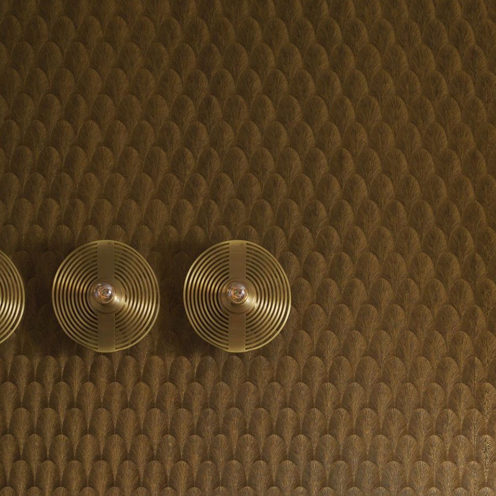 Metalltapete mit geometrischem Muster TOURMALINE - DORE/FONCE braun mit goldenen Akzenten