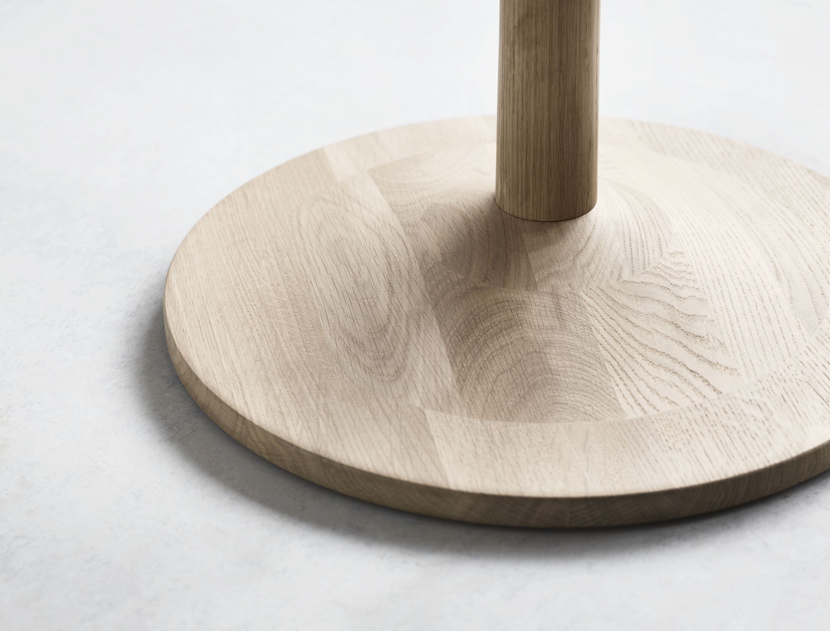 Ronde tafel TURNED eikenfineer