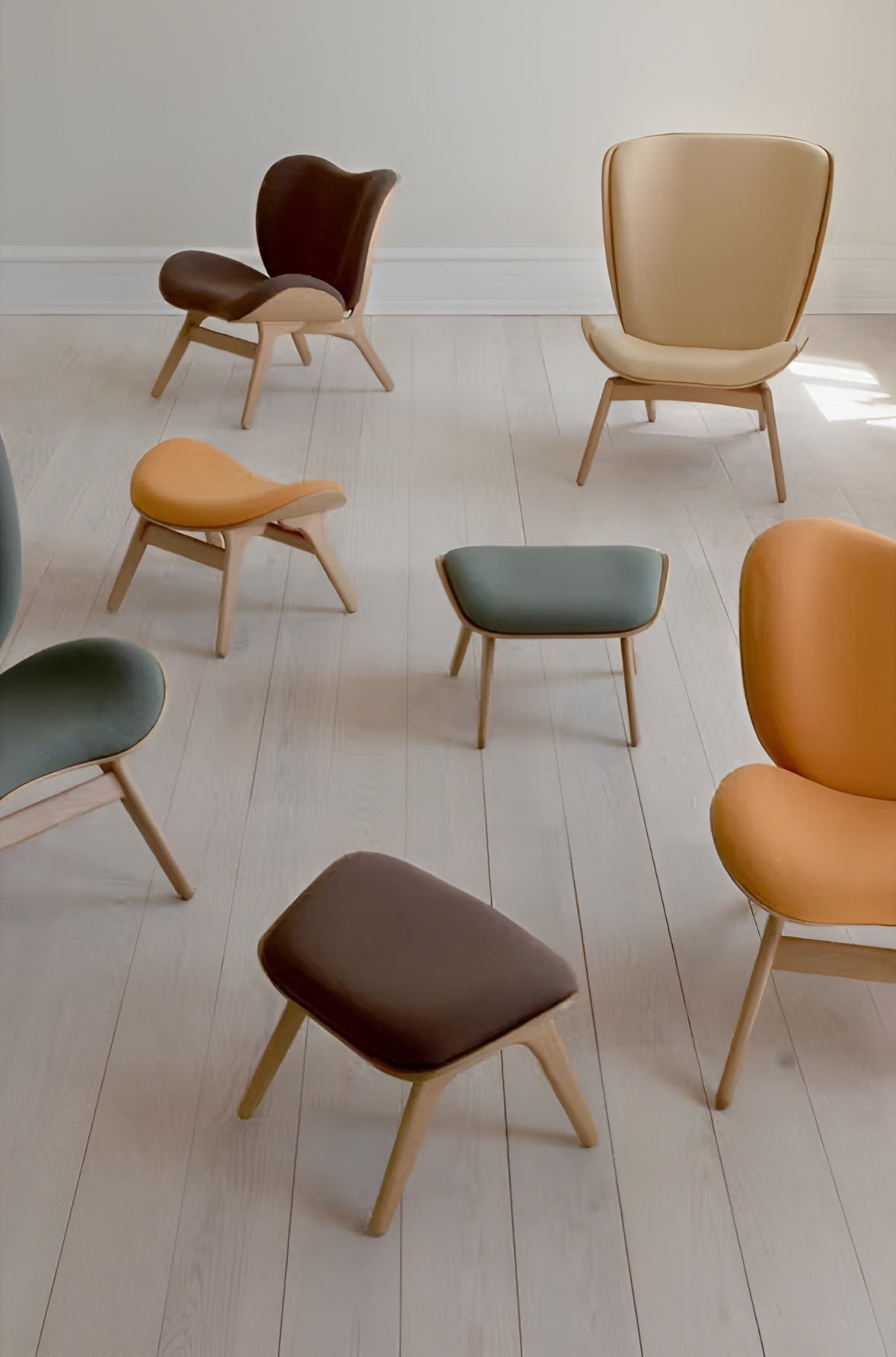 Fußstütze READER gelb mit dunklem Eichenfuß