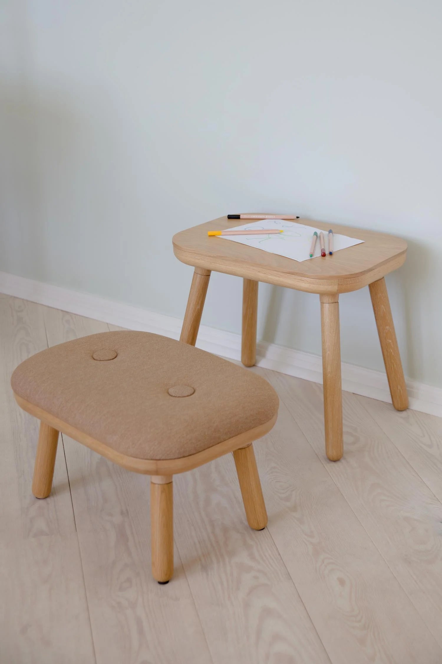 PAFF caramel stool with oak base