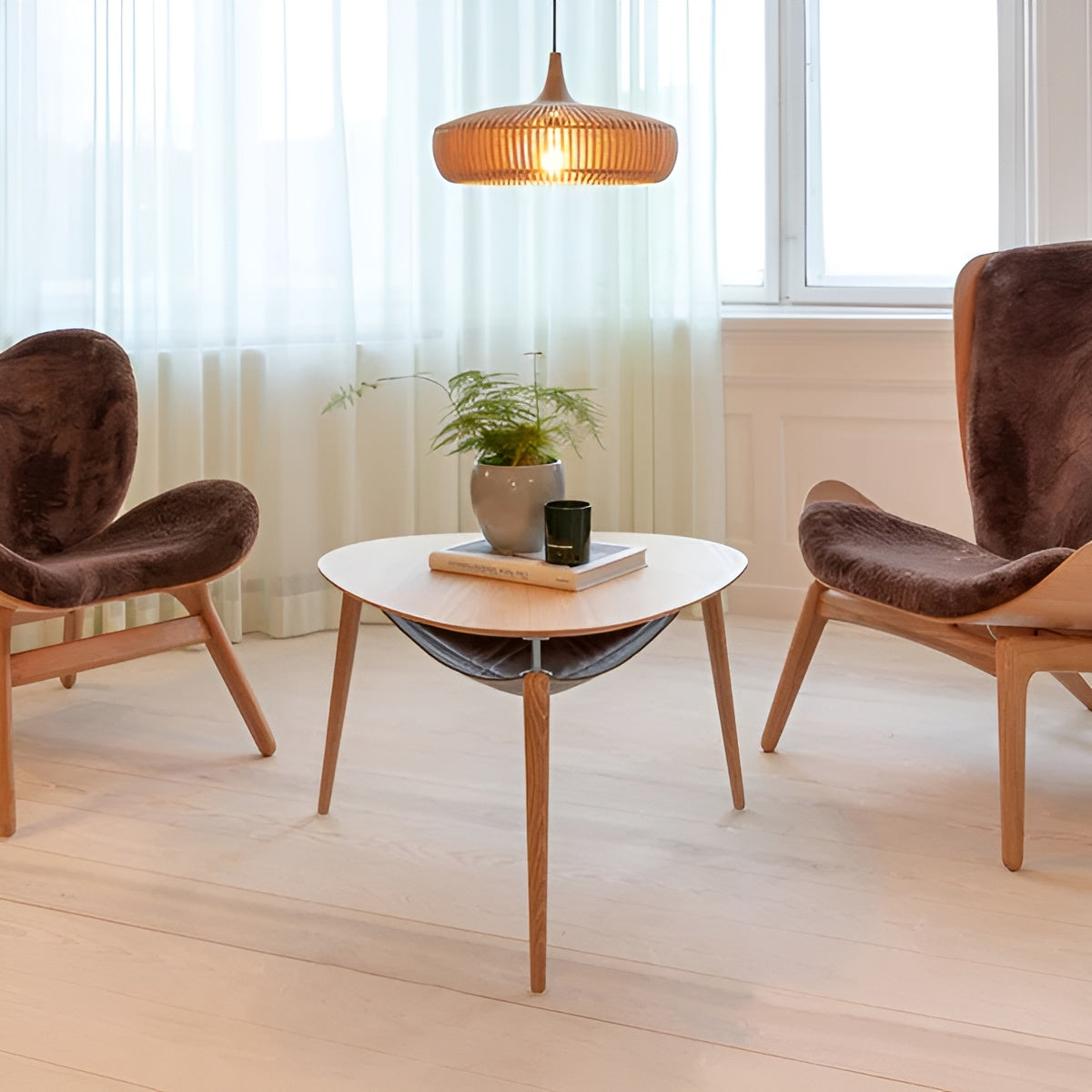 Hang Out salontafel eiken met zilveren steunen