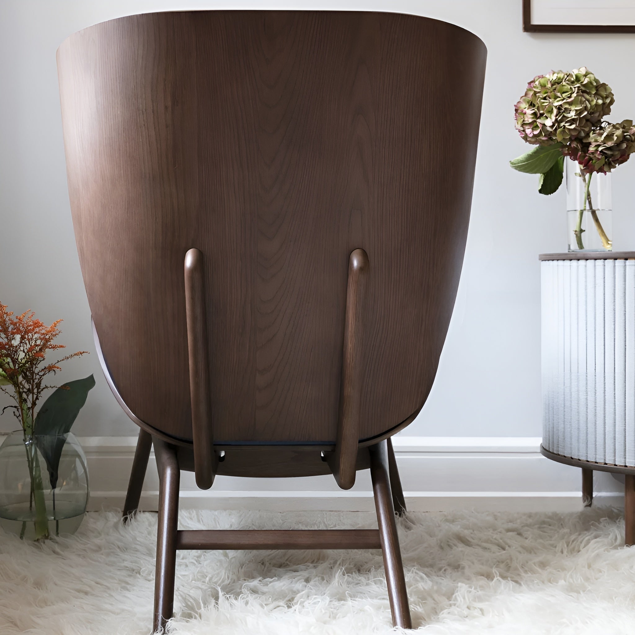 Sessel READER braunes Leder mit dunklem Eichenfuß