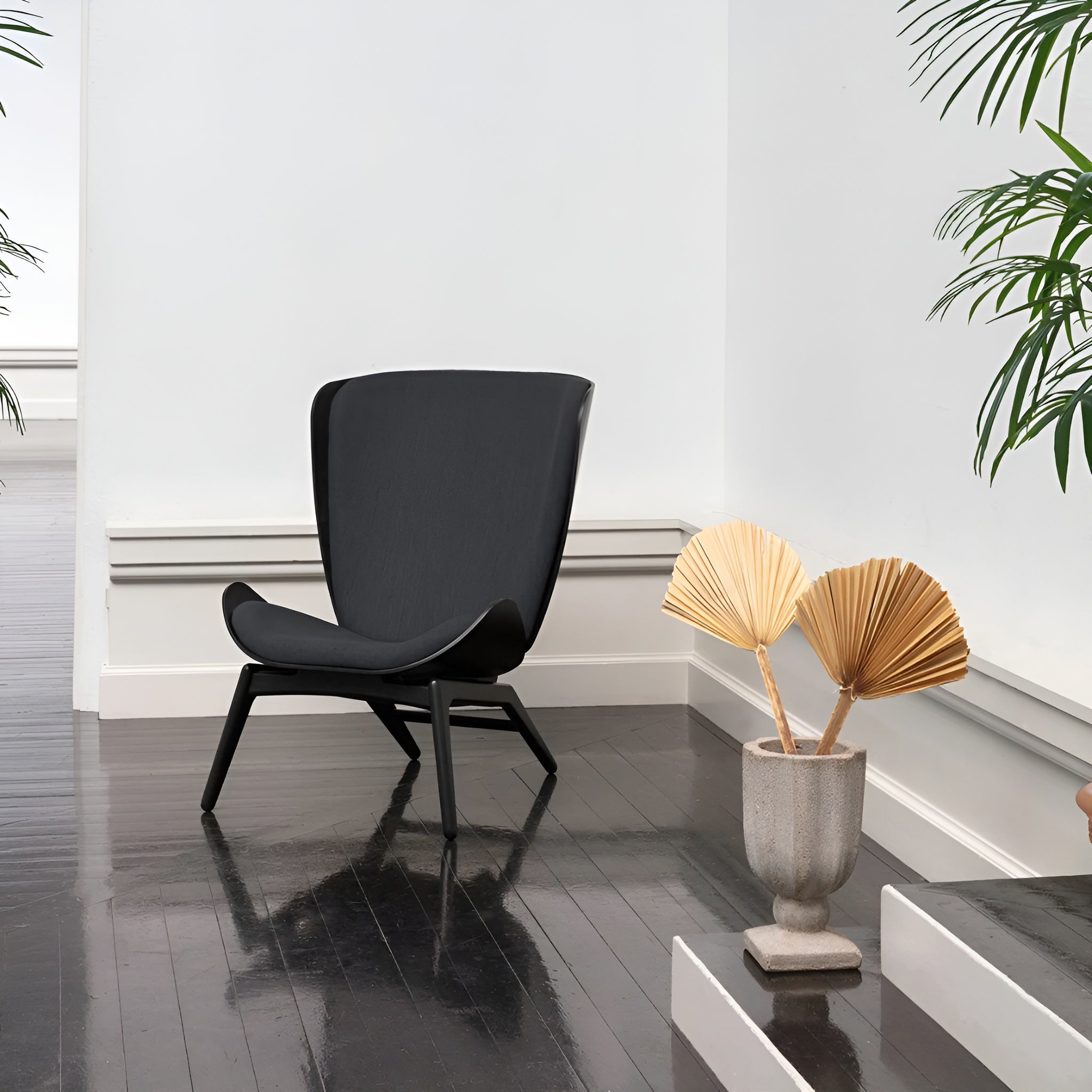 Fauteuil READER zwart leer met zwarte basis