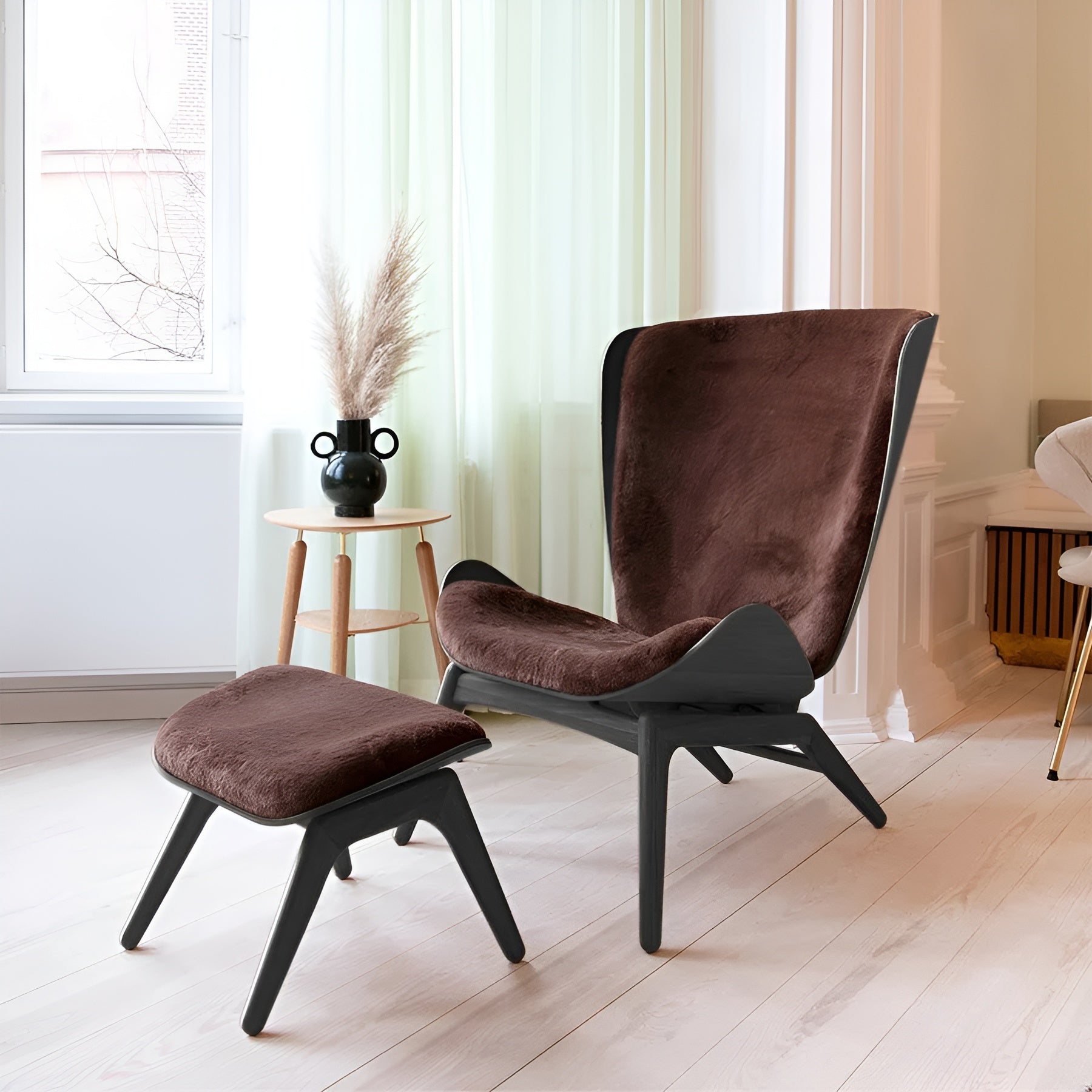 READER armchair in cognac leather with black base