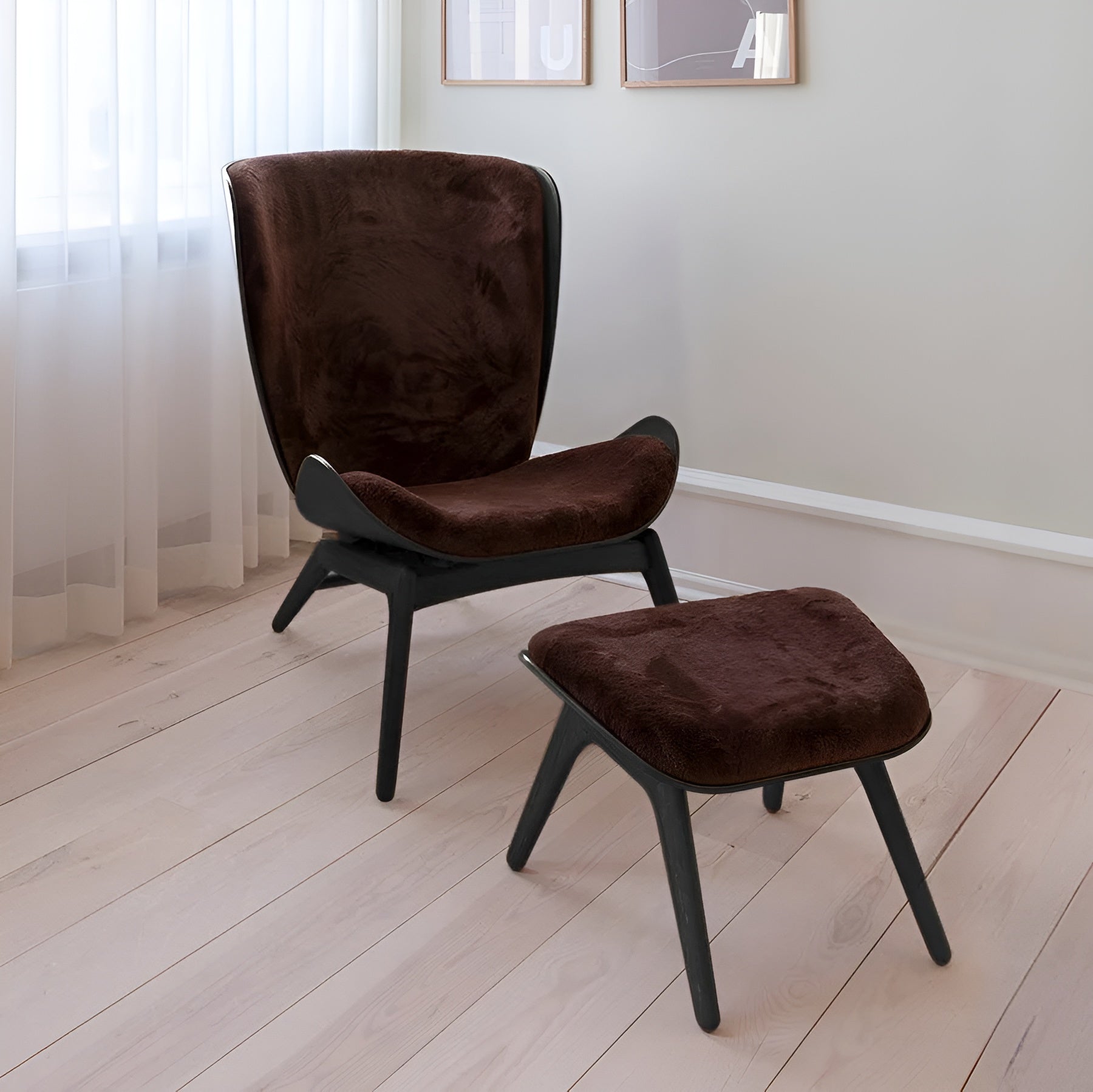 Poef READER bruin pluche met zwarte basis