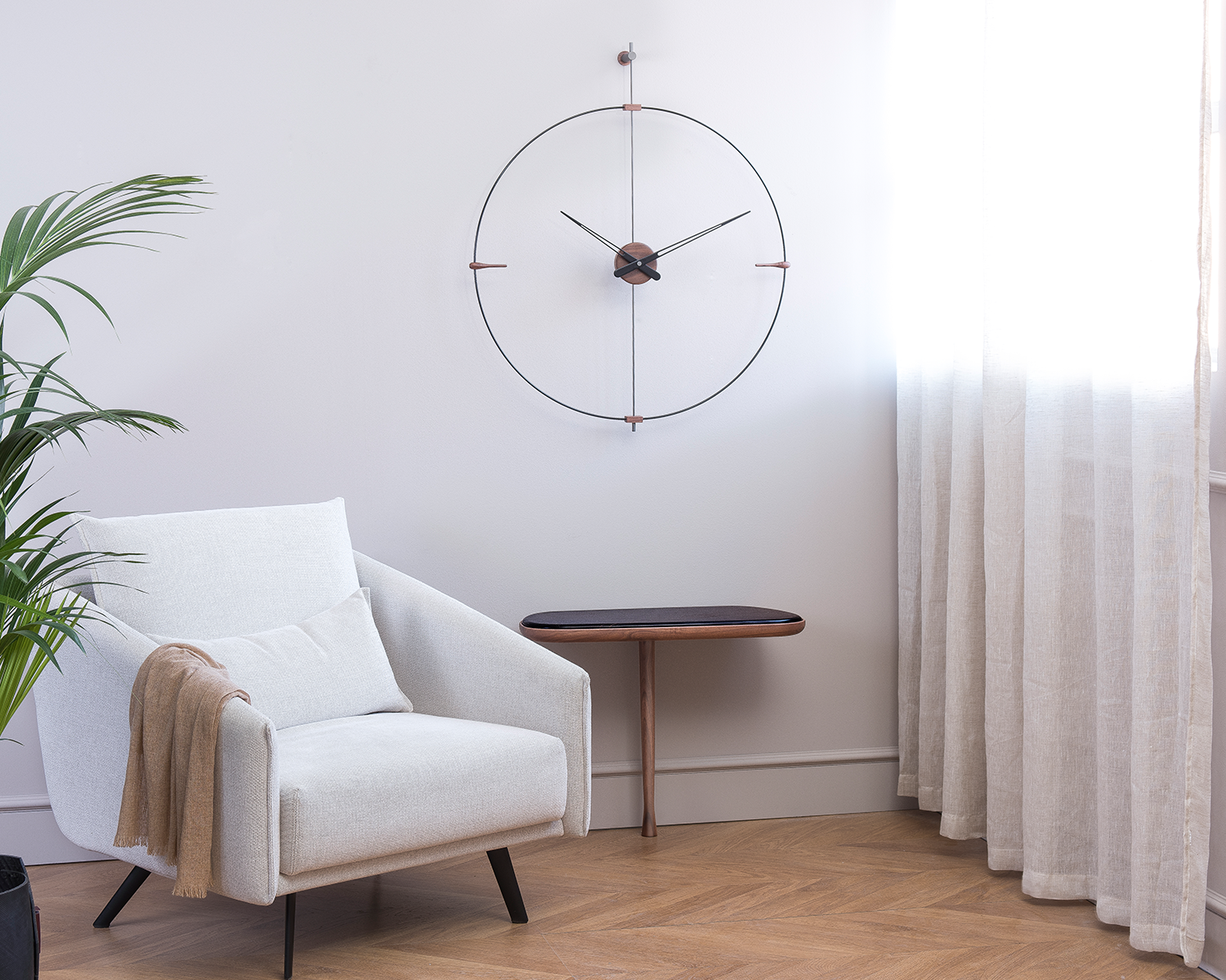 Wandklok MINI BILBAO notenhout met zwart