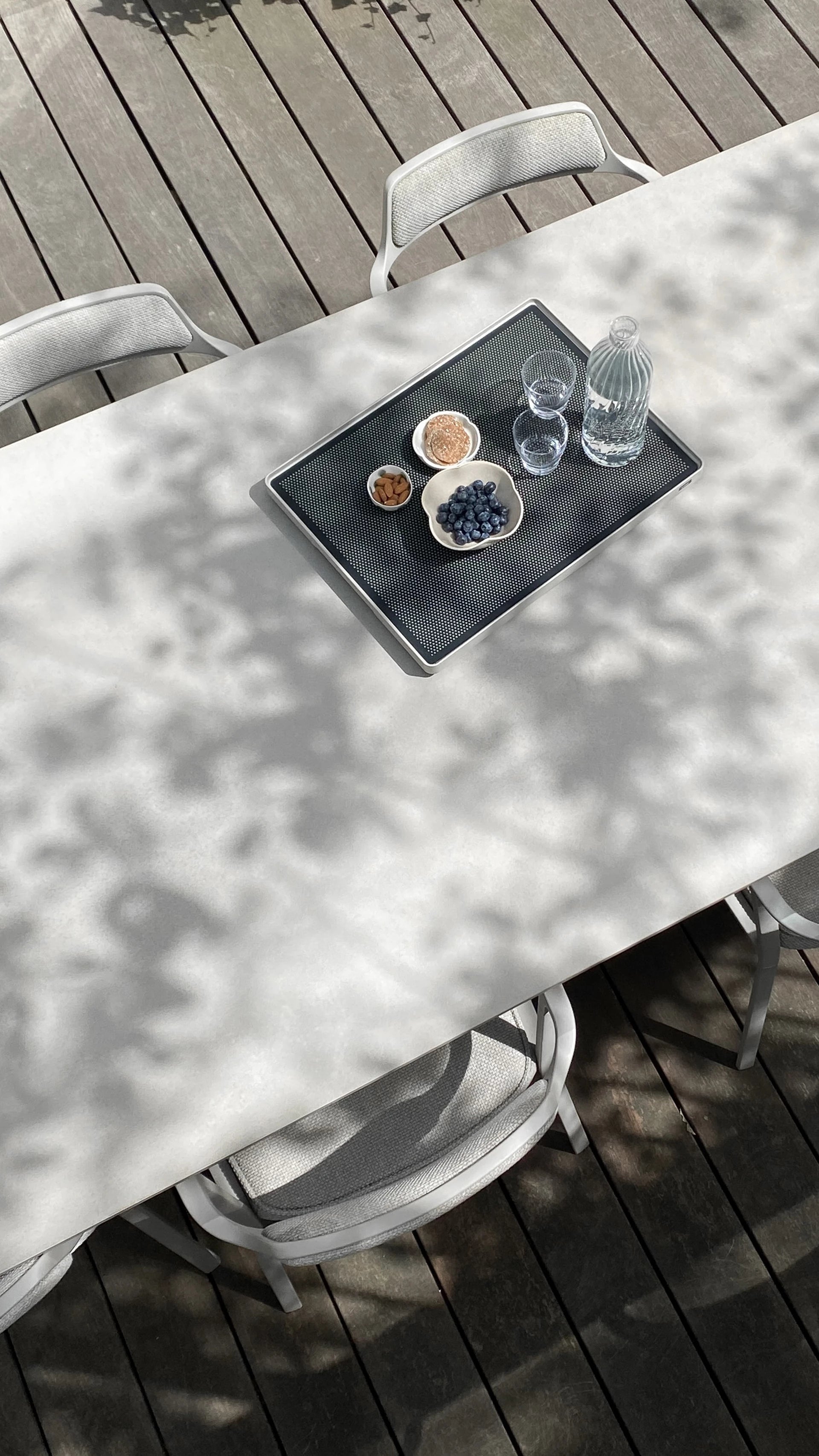 Taca zewnętrzna 401 czarny z aluminiową podstawą na taras i do ogrodu – styl nowoczesny