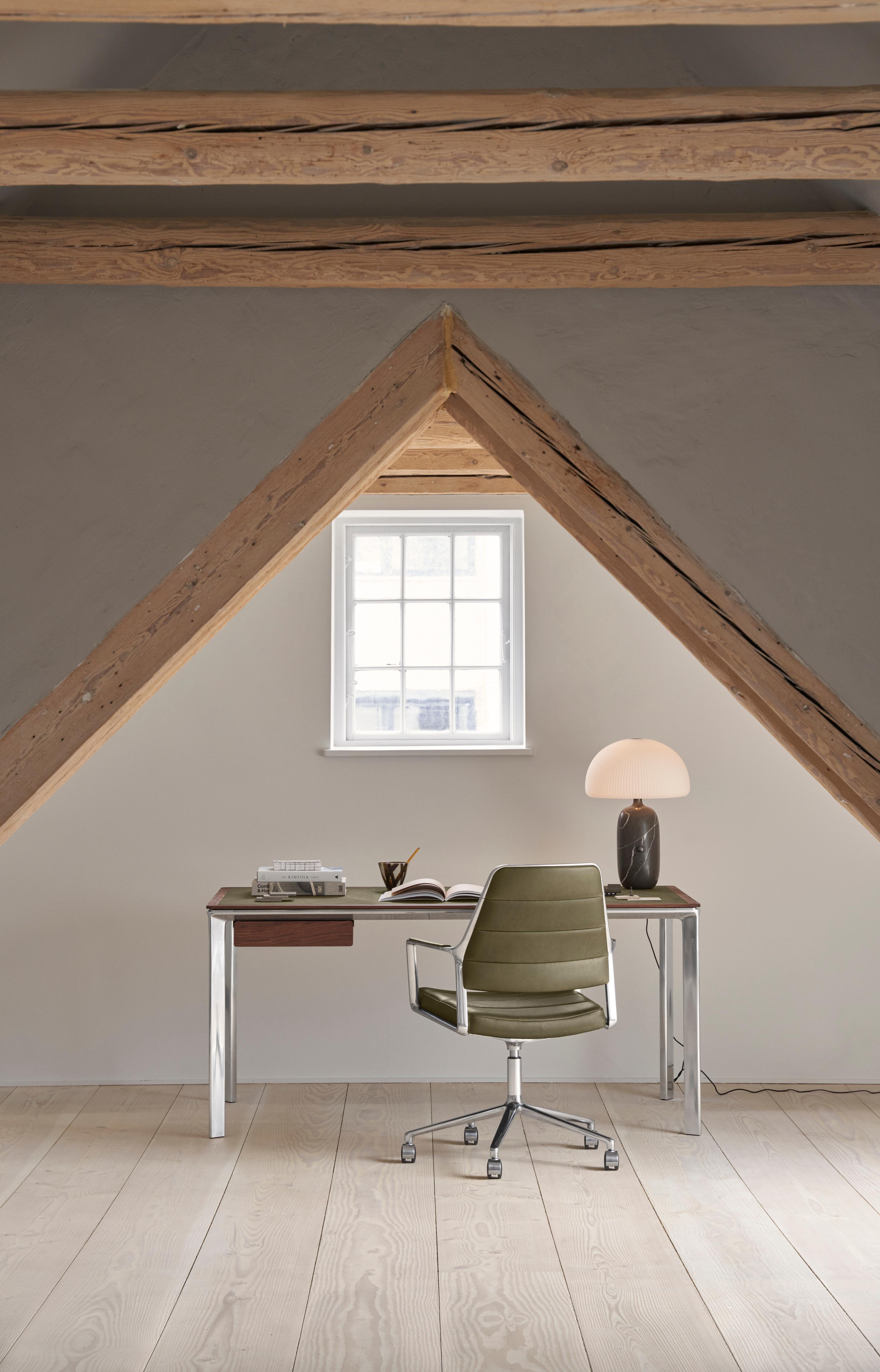 Bureau stoel 455+ met zandkleurige stof en metalen basis