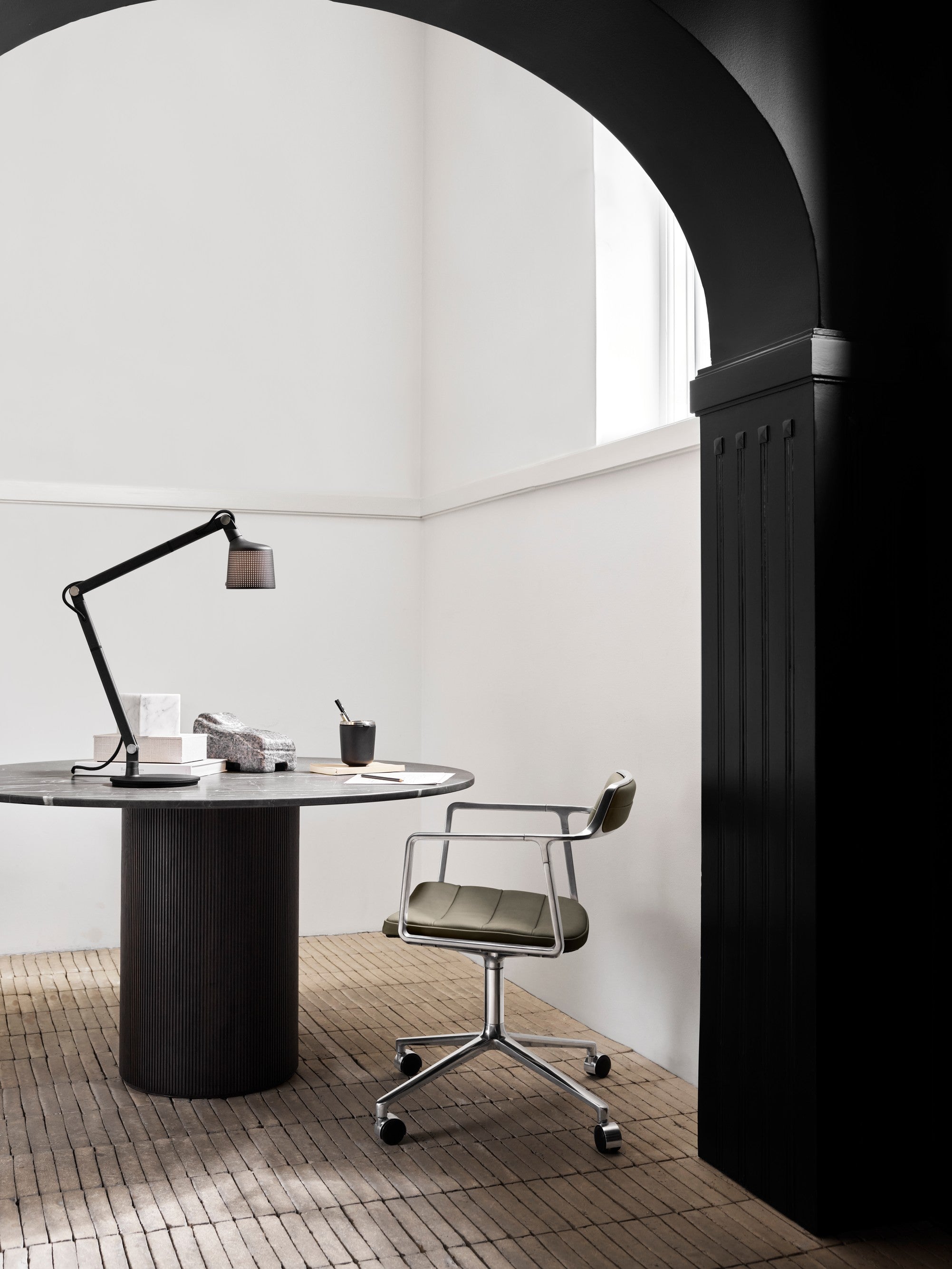 Bureau stoel 452 groene leer met metalen basis