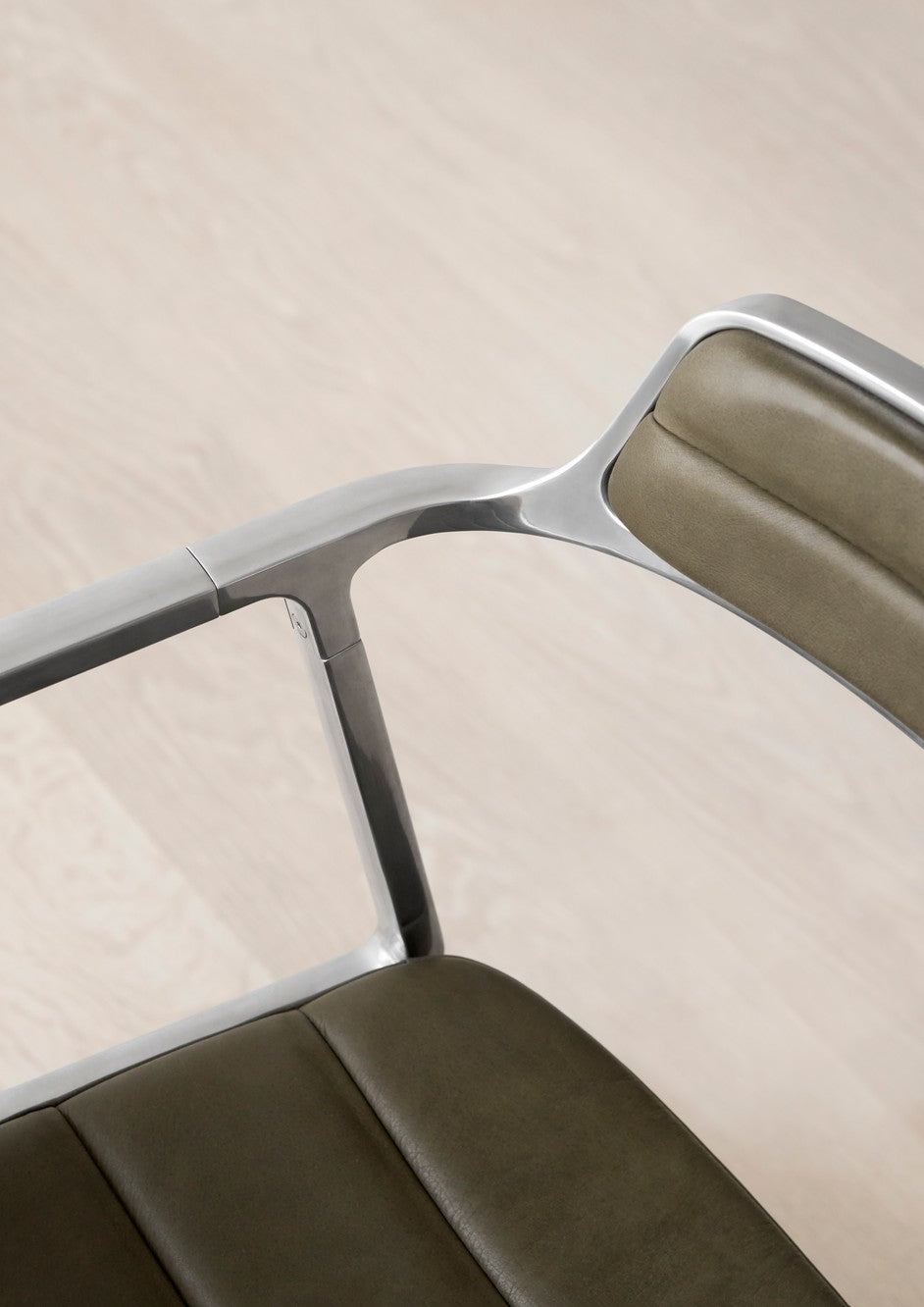 Bureau stoel 452 groene leer met metalen basis