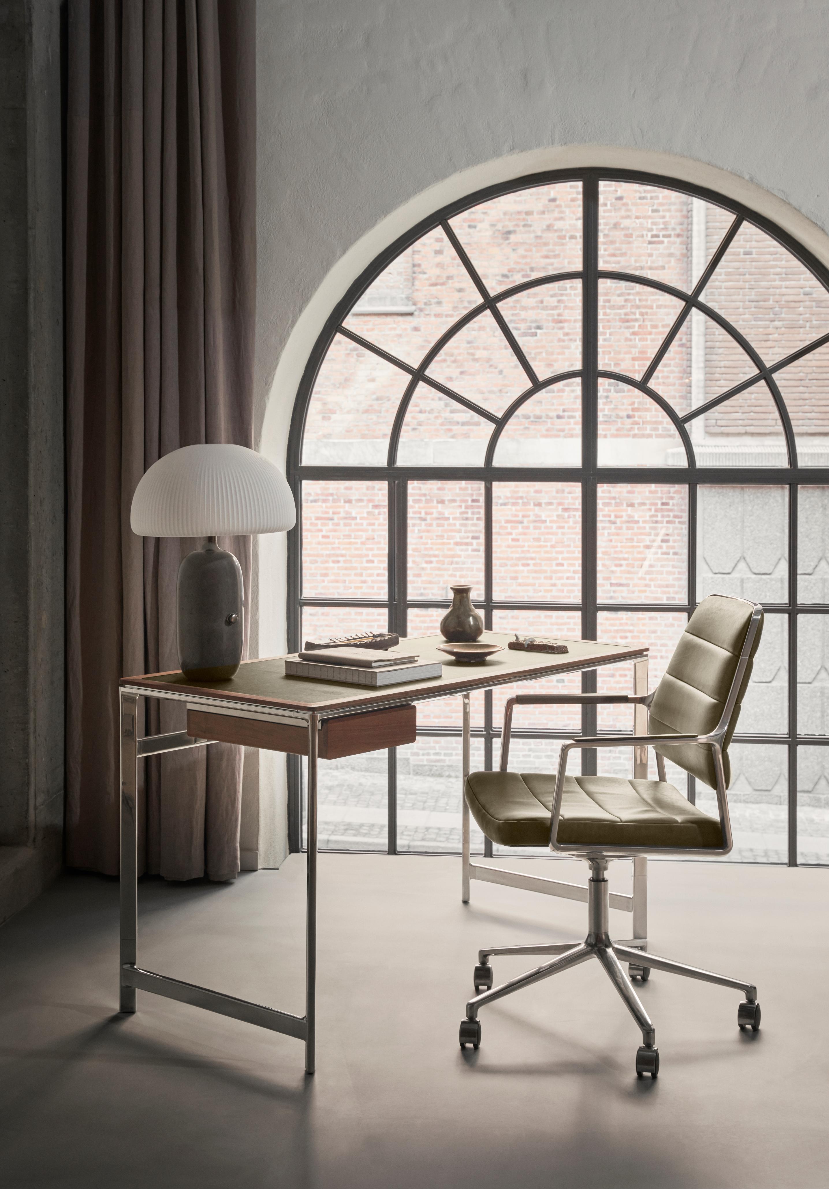 Bureau stoel 455+ met zandkleurige stof en metalen basis