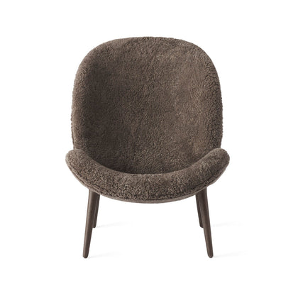 Fauteuil LODGE bruin schapenvacht met een donkere eiken basis