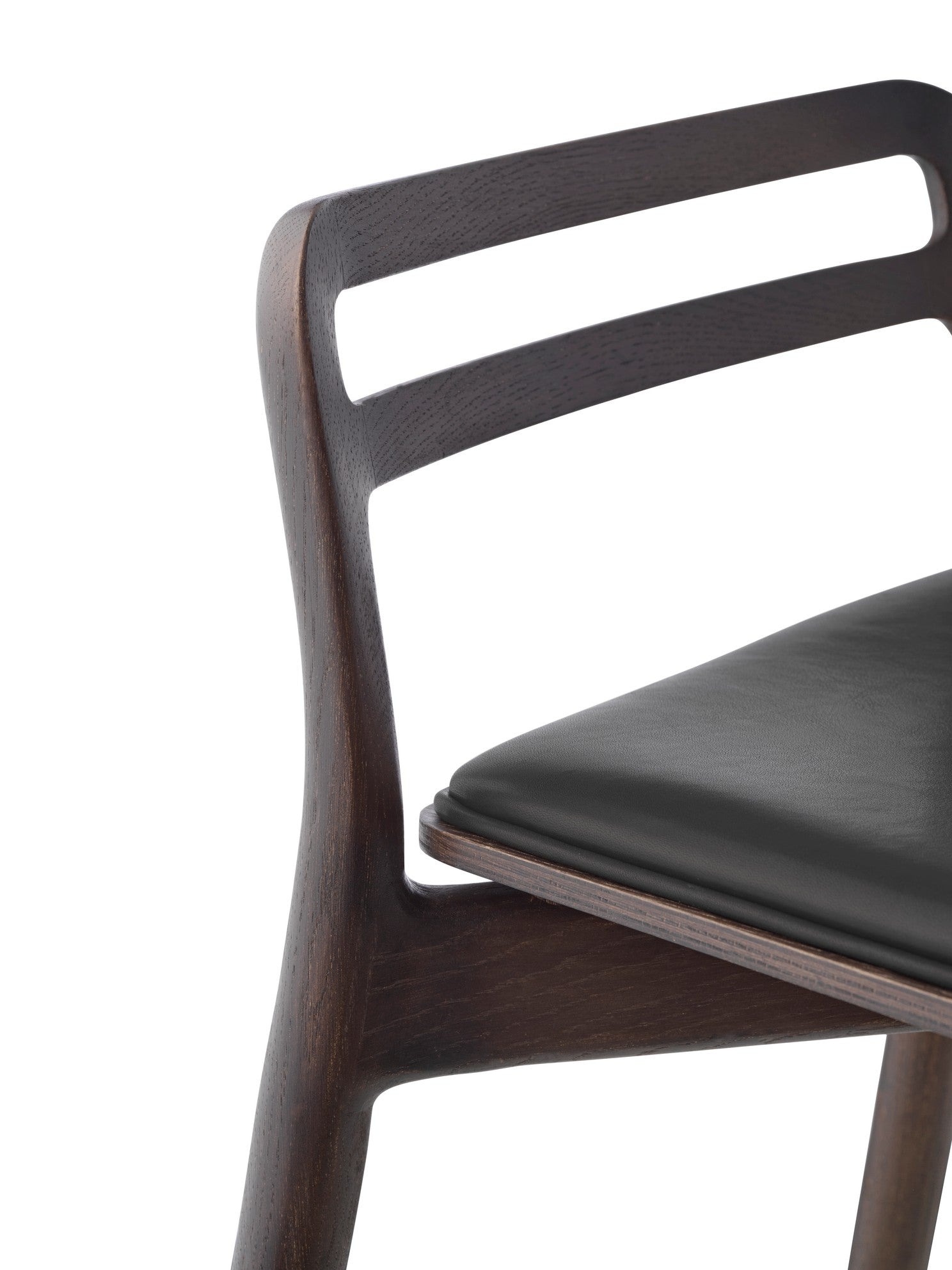 Hocker CABIN zwart leer met een donkere eiken basis