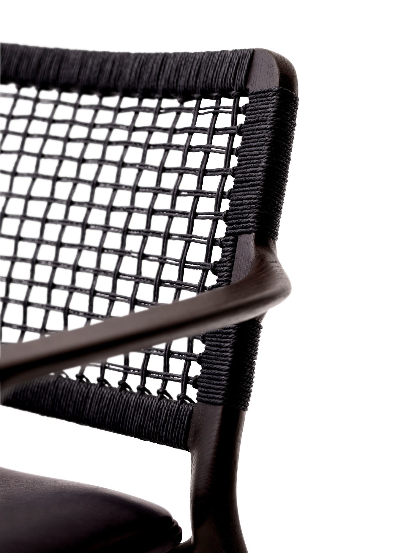 Fauteuil CABIN zwart leer met donkere eiken basis