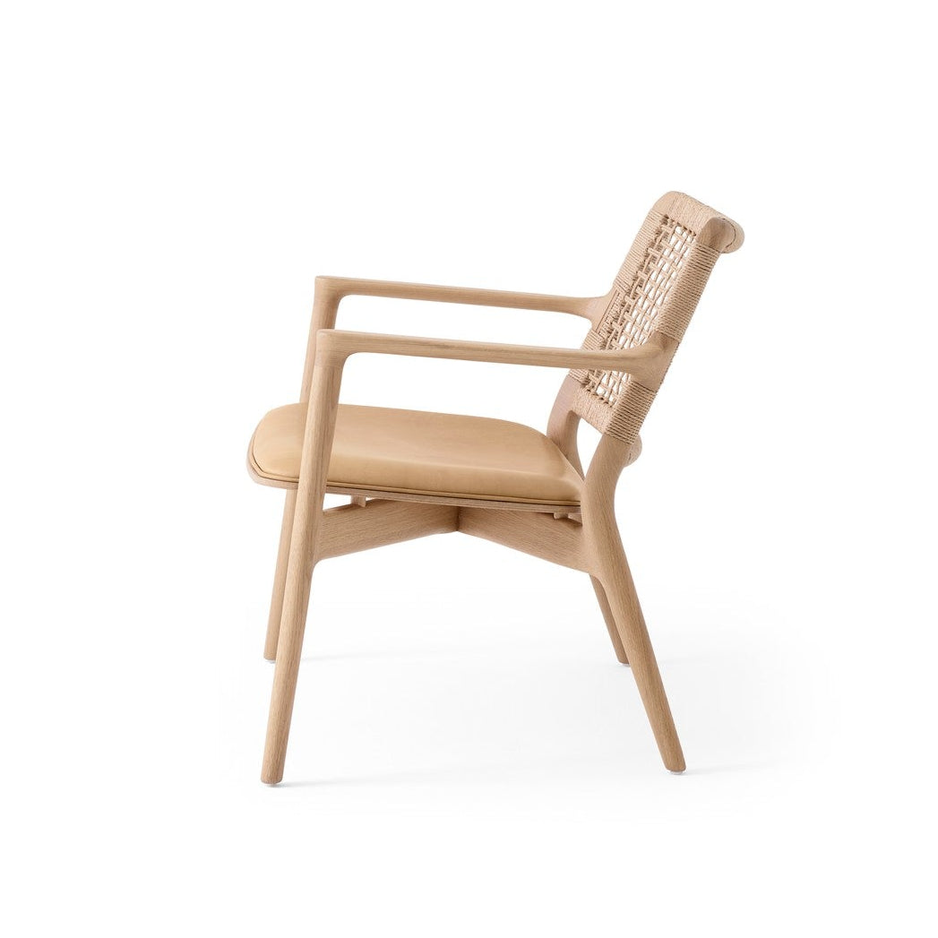 Fauteuil CABIN karamelkleurig leer met lichte eiken basis