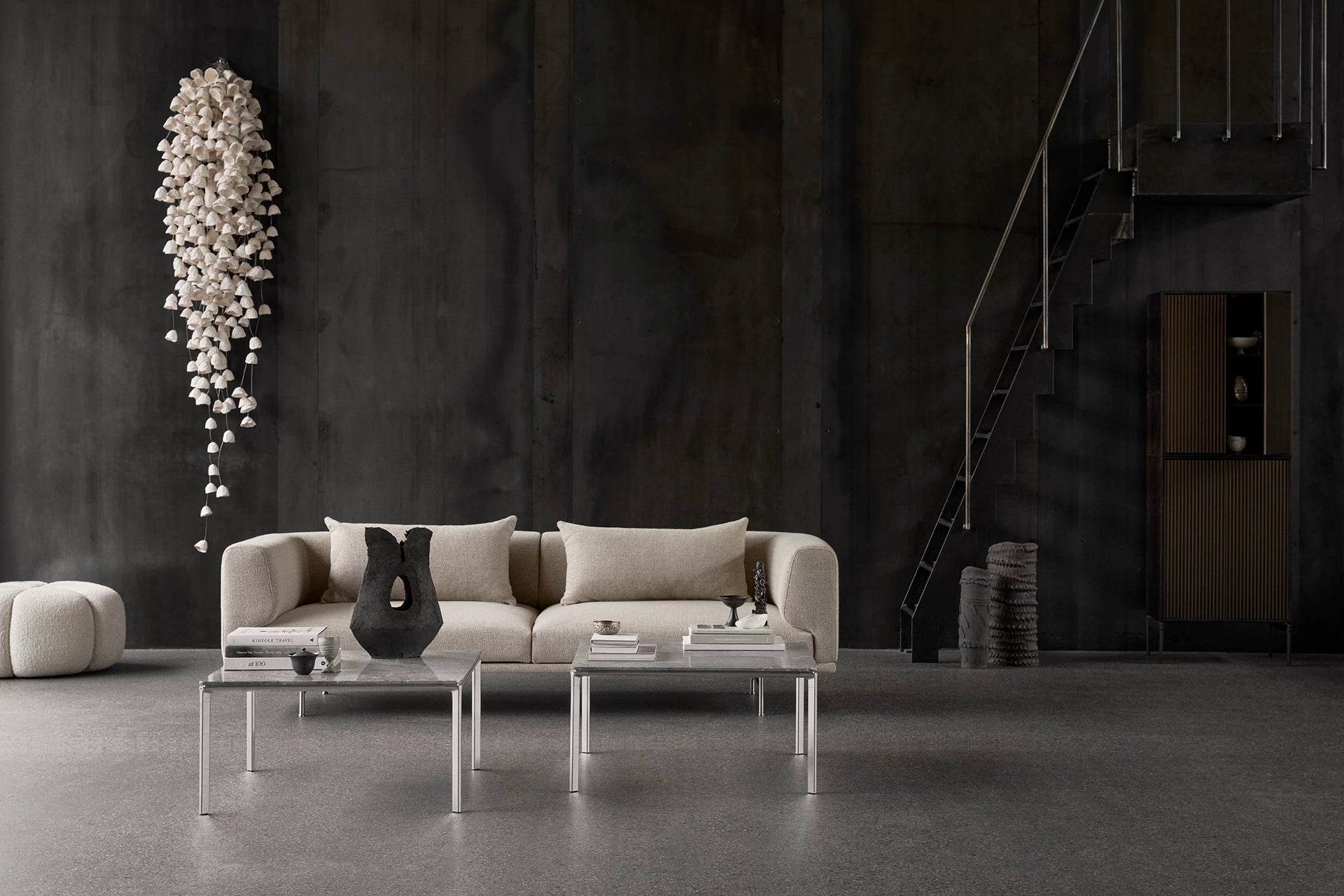 Sofa 3-zits CHIMNEY donkerbeige stof Brook met zwarte basis