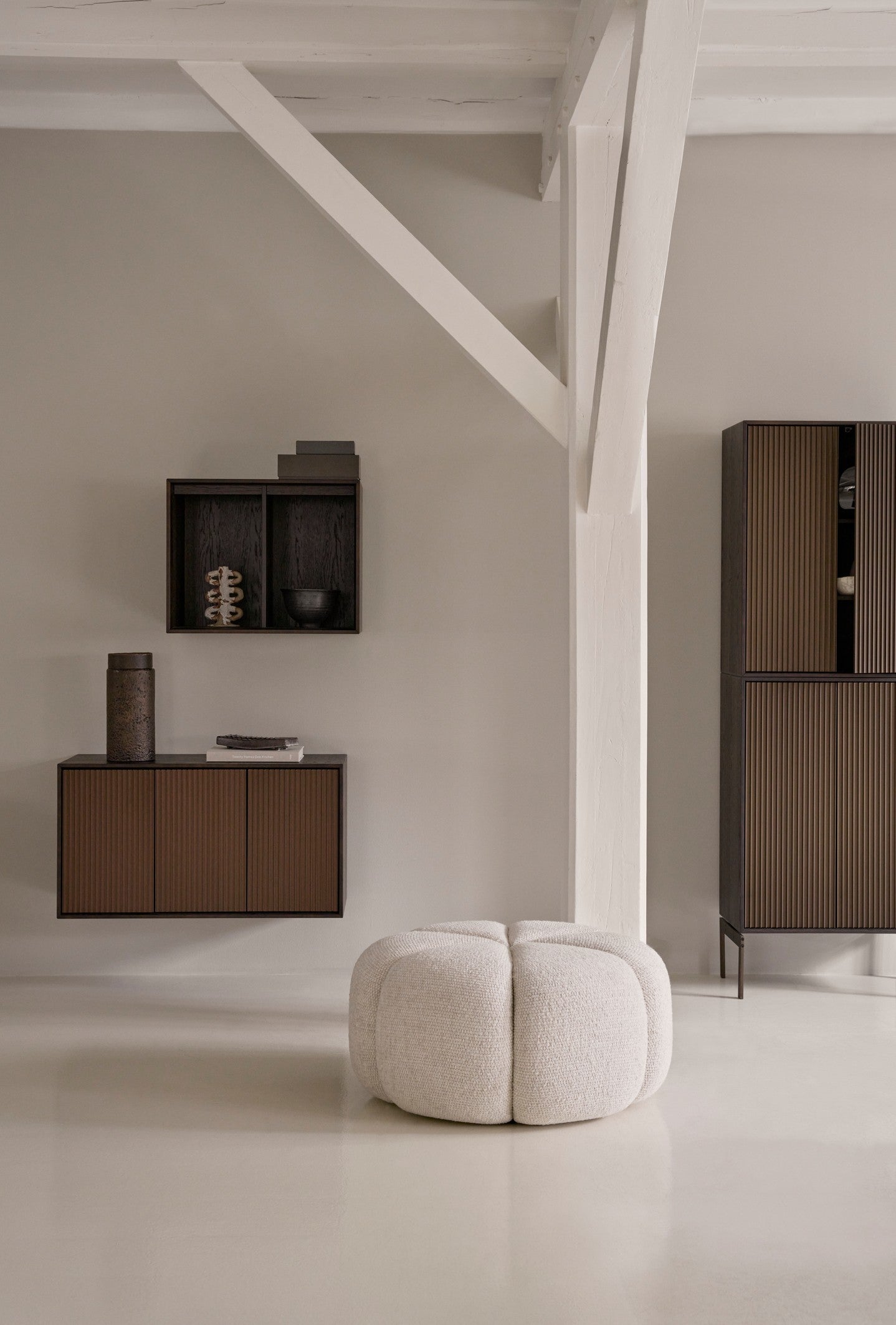 Schrank H4 dunkles Eichenfurnier