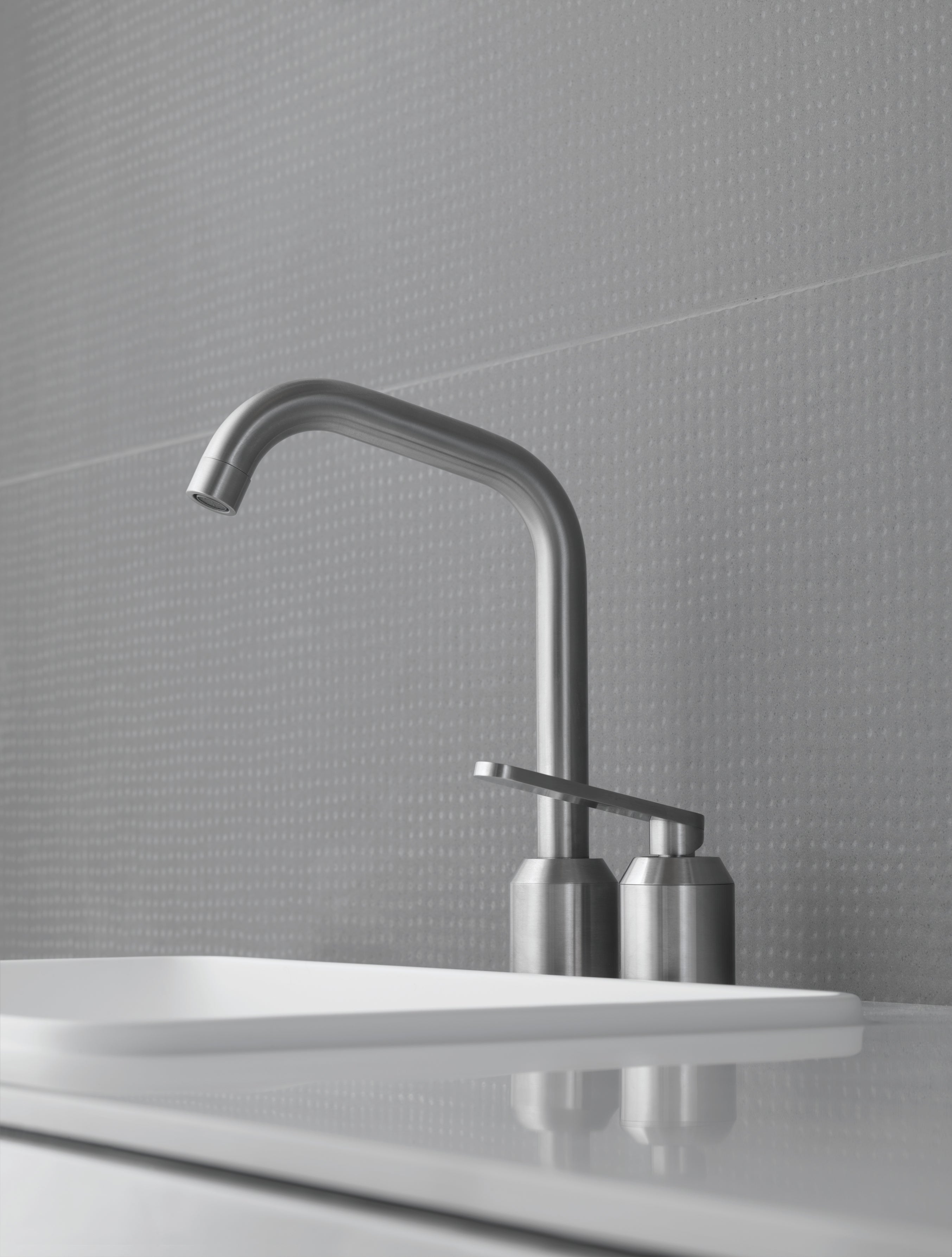 Bateria łazienkowa VIPP stal nierdzewna – styl minimalistyczny