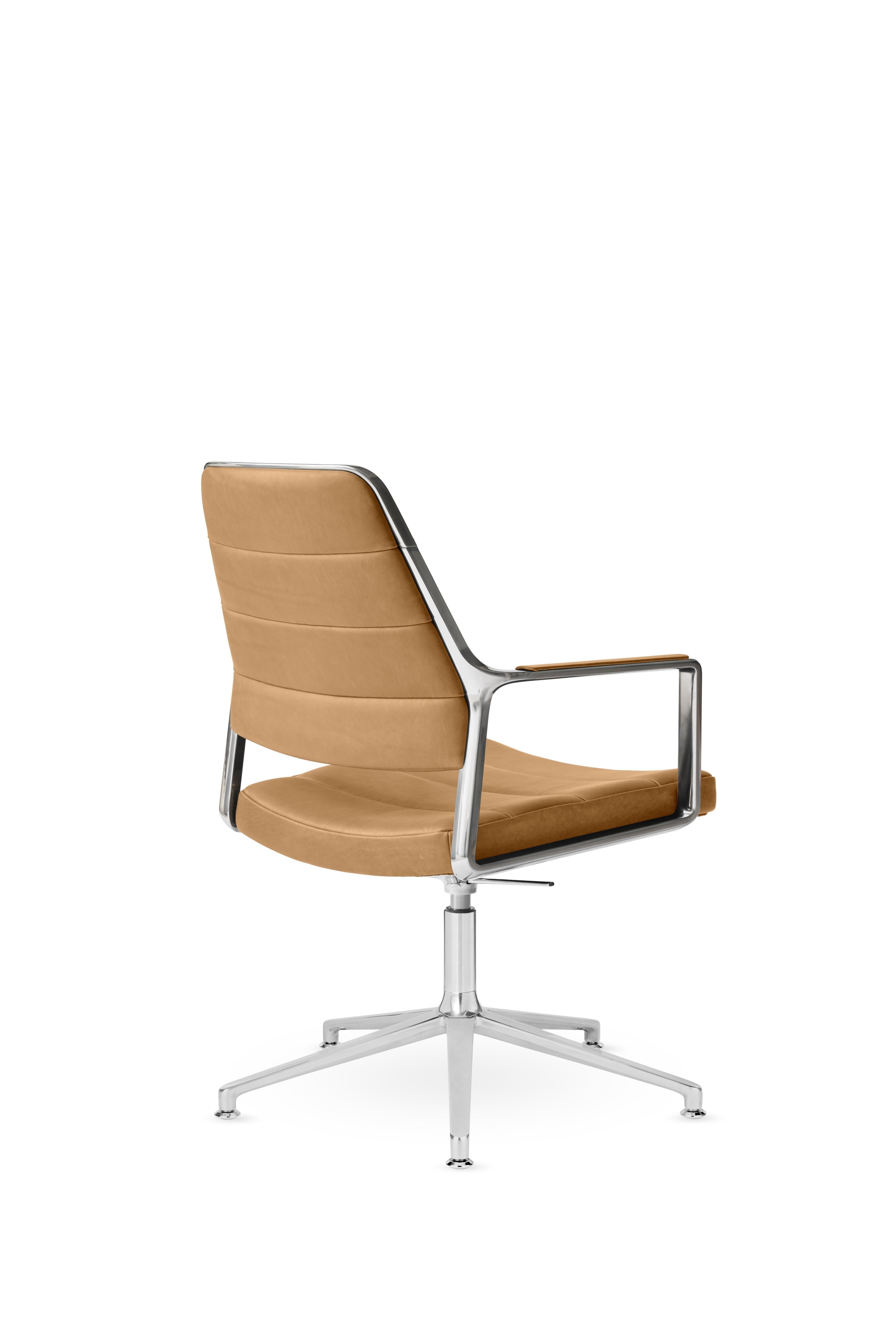 Bureau stoel 455+ in karamelkleurig leer met een metalen basis