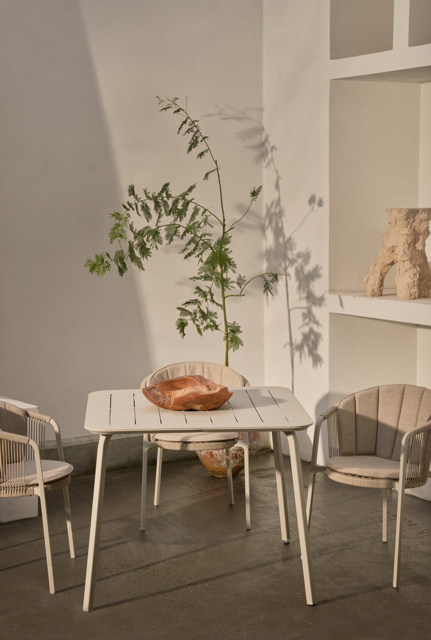 Buiten tafel vierkant LAGRASSE lichtgrijs
