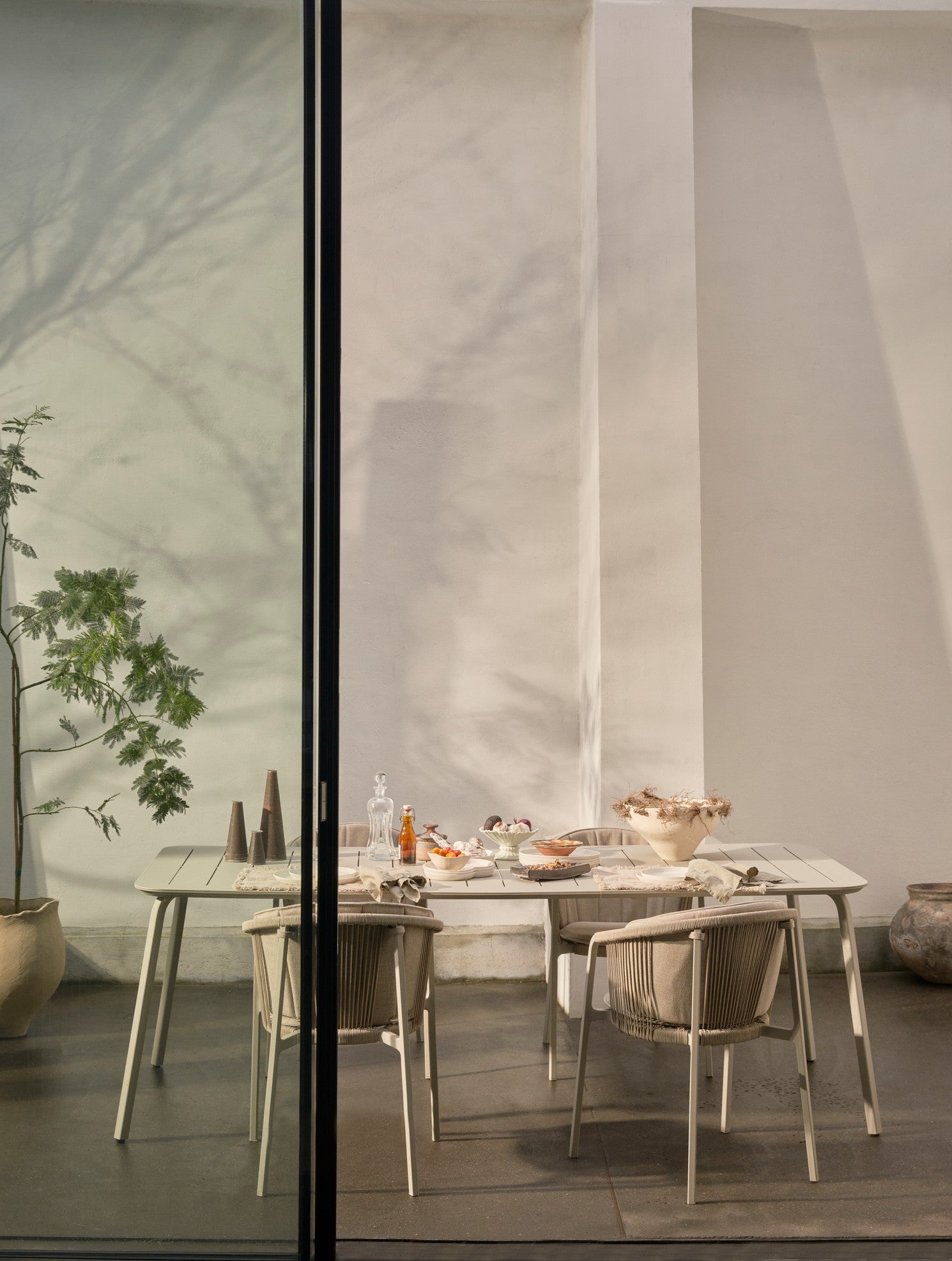 LAGRASSE light gray outdoor table
