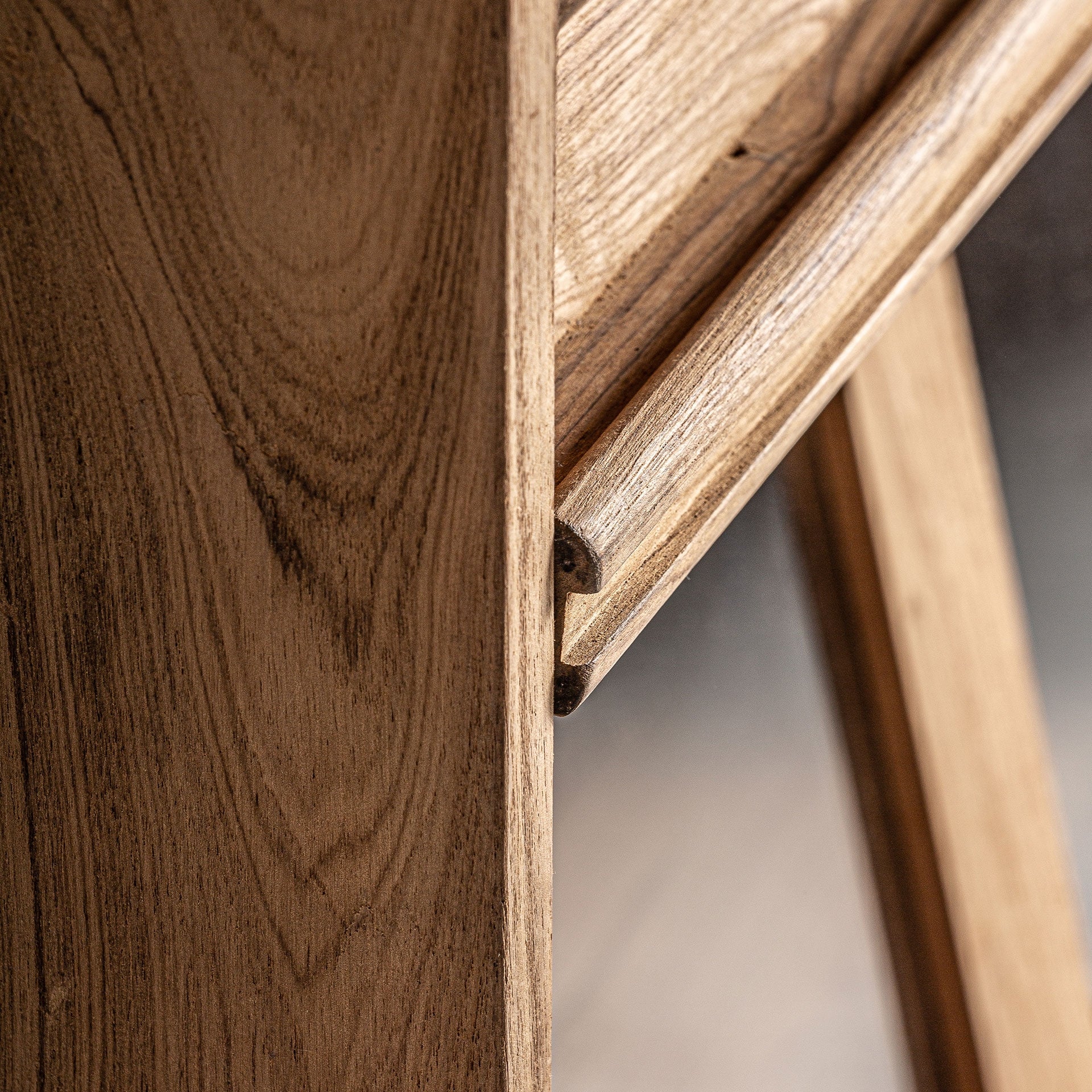 Witryna BACKLYN aus recyceltem Teakholz