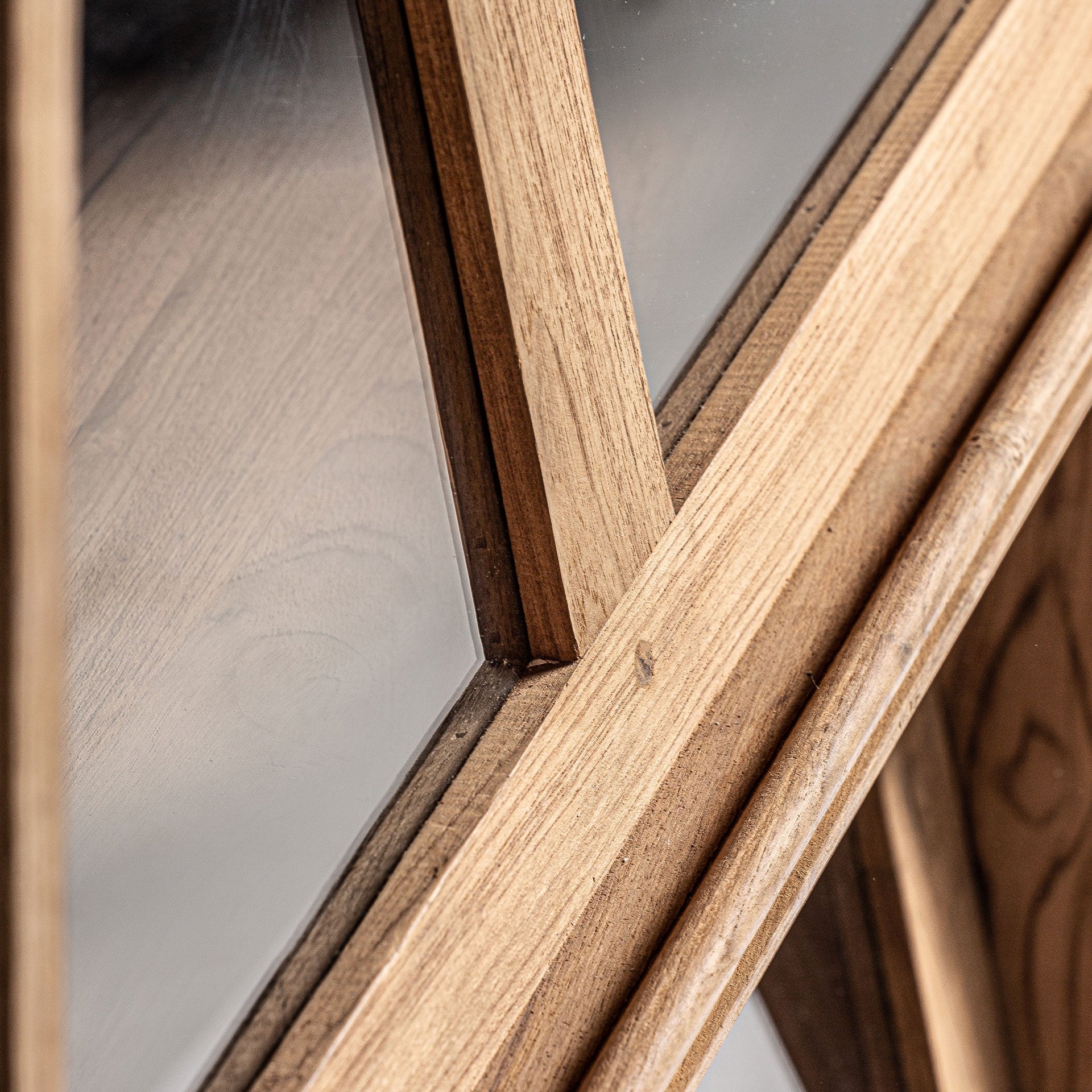 Witryna BACKLYN aus recyceltem Teakholz