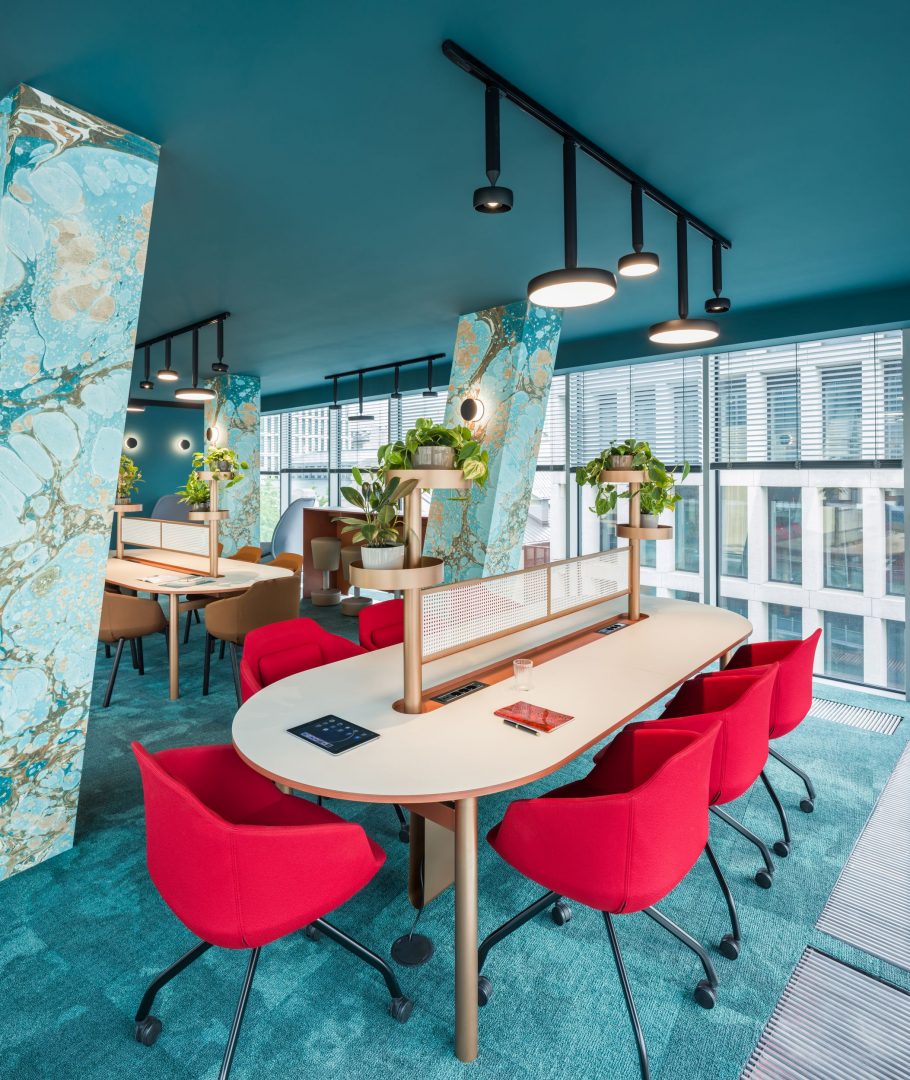 Krzesło biurowe ULTRA podstawa krzyżak z kółkami do powierzchni twardej