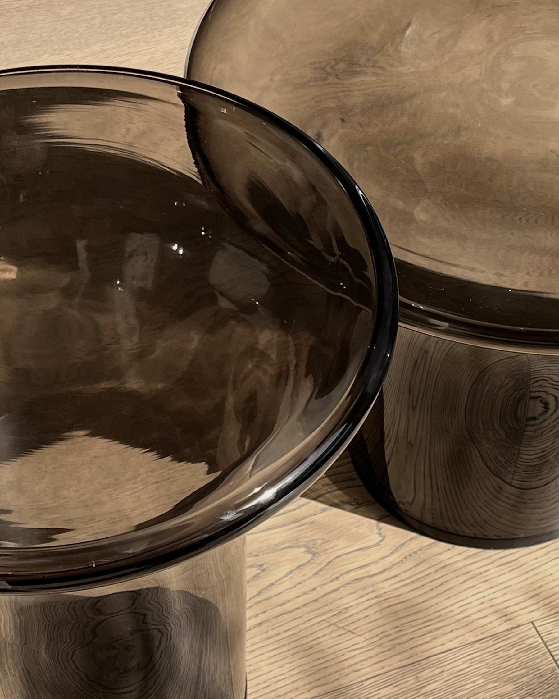 TRUMPET Beistelltisch Rauchglas