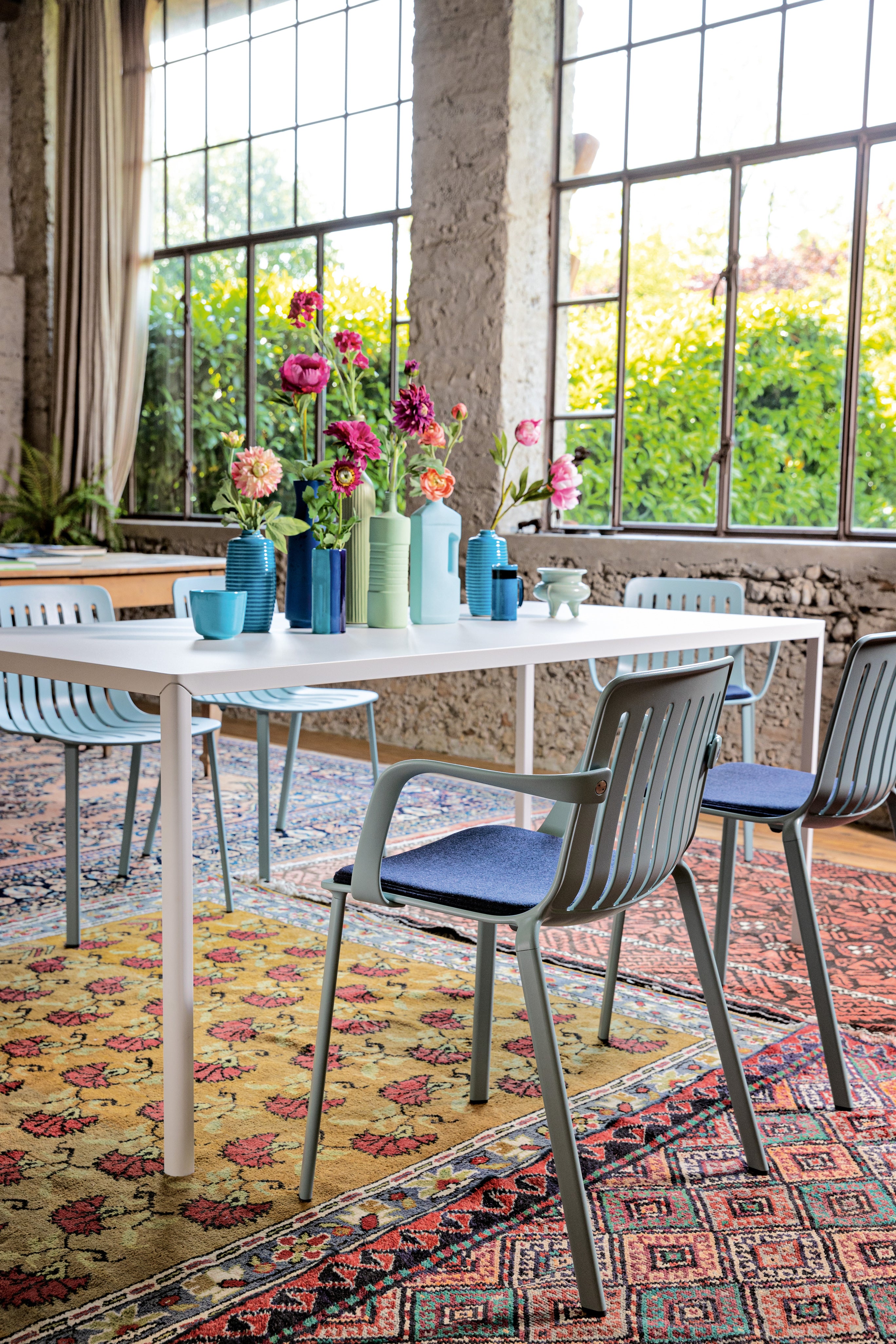 Krzesło zewnętrzne z podłokietnikami PLATO czarny Magis    Eye on Design