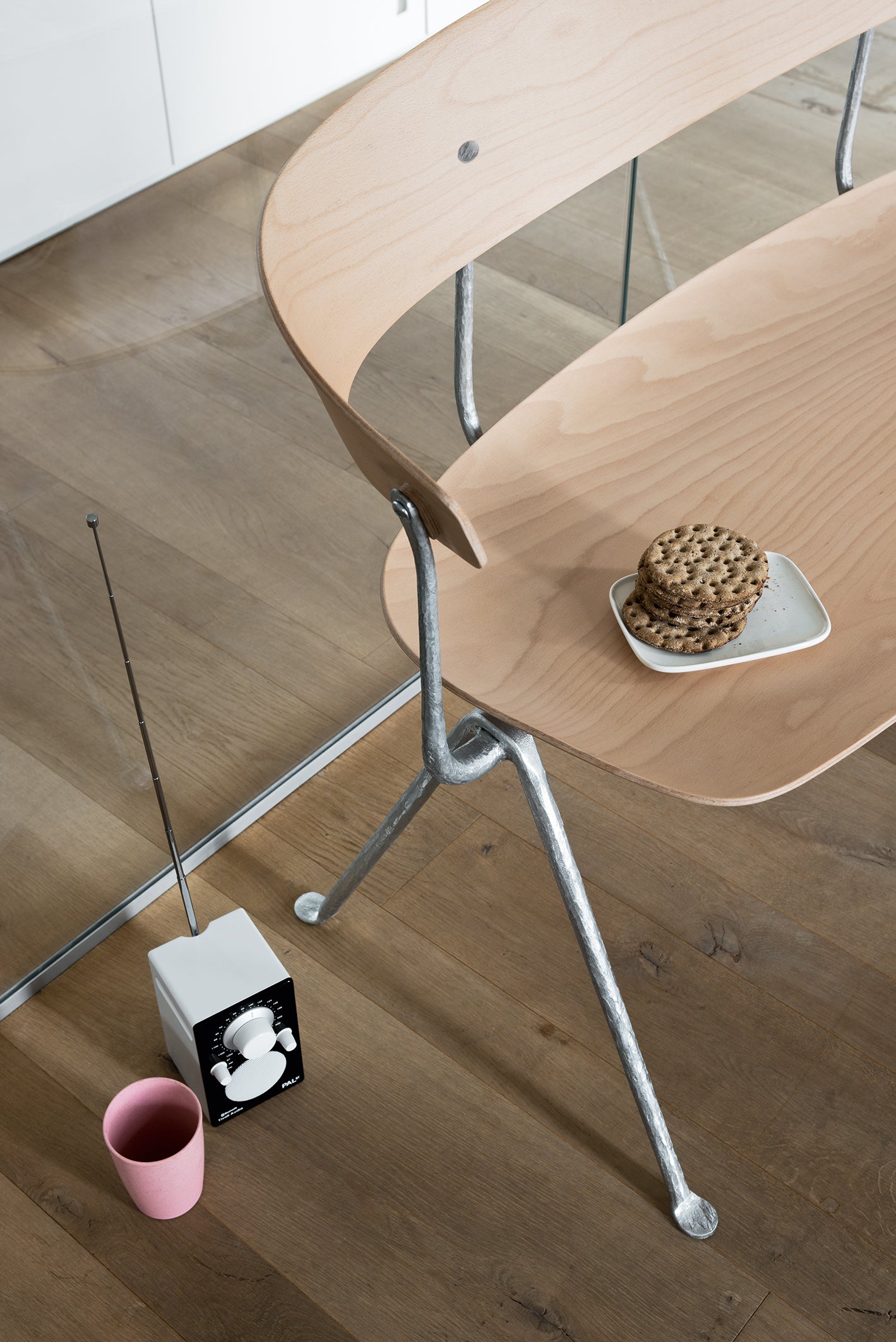 Ławka dwuosobowa OFFICINA DUETTO czarny buk i antracyt Magis    Eye on Design