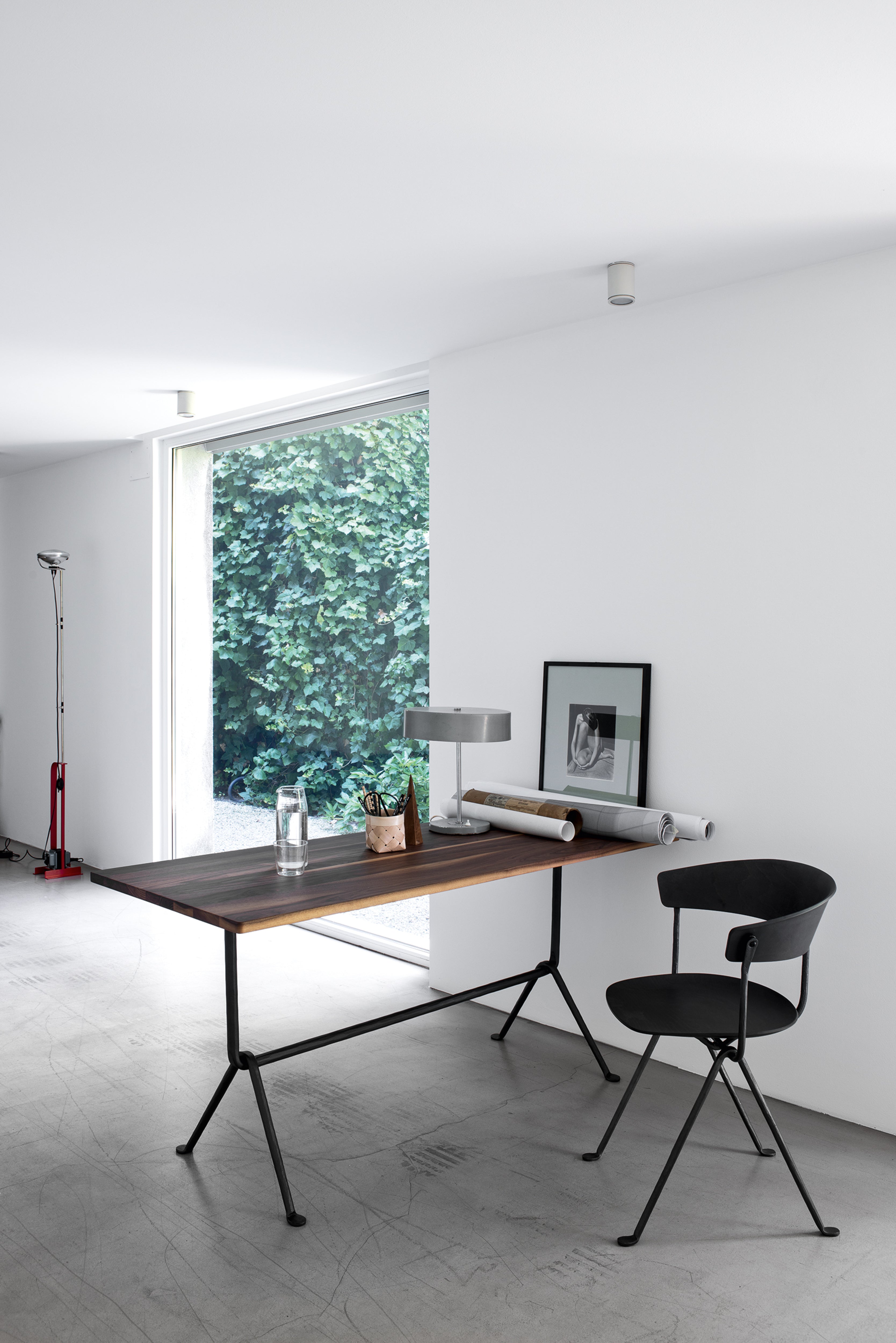 Krzesło OFFICINA metalowa rama czarny buk Magis    Eye on Design