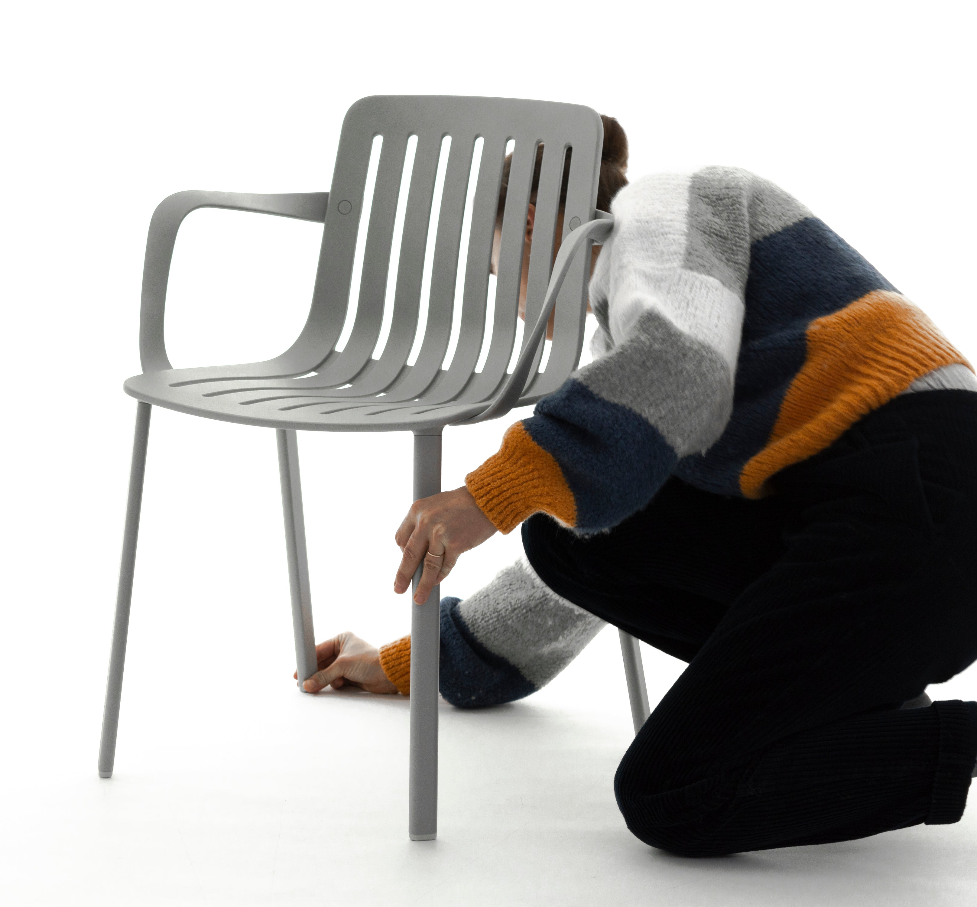 Krzesło zewnętrzne z podłokietnikami PLATO jasnoniebieski Magis    Eye on Design