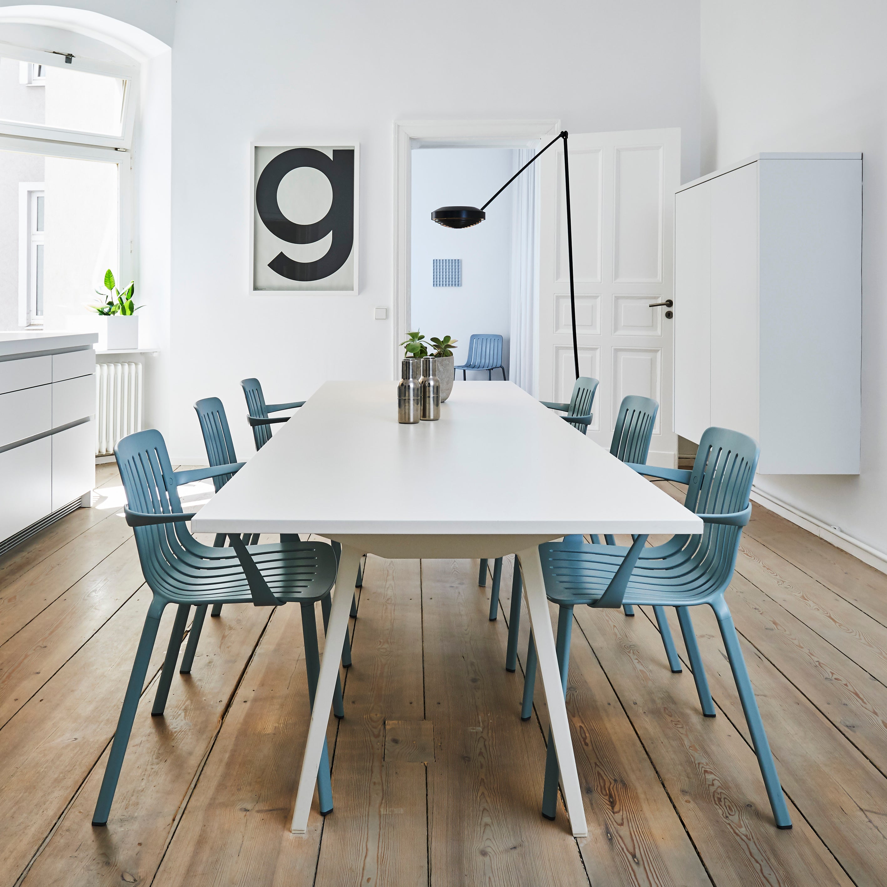 Krzesło zewnętrzne z podłokietnikami PLATO czerwony Magis    Eye on Design