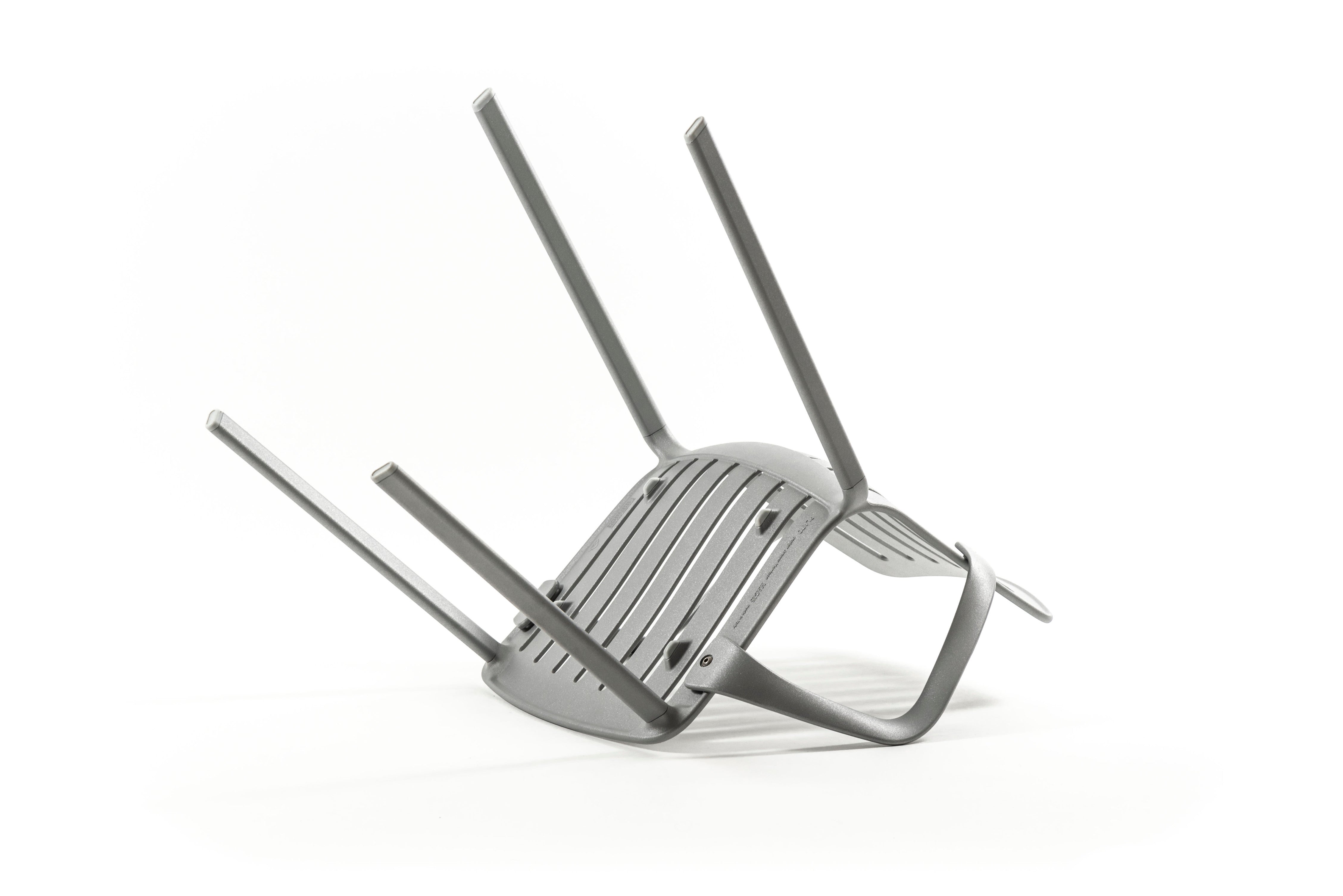 Krzesło zewnętrzne z podłokietnikami PLATO czarny Magis    Eye on Design