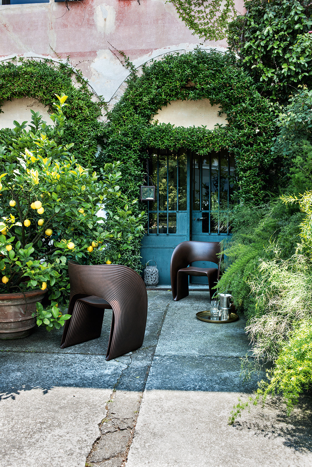 Niskie krzesło RAVIOLO ciemnozielony Magis    Eye on Design