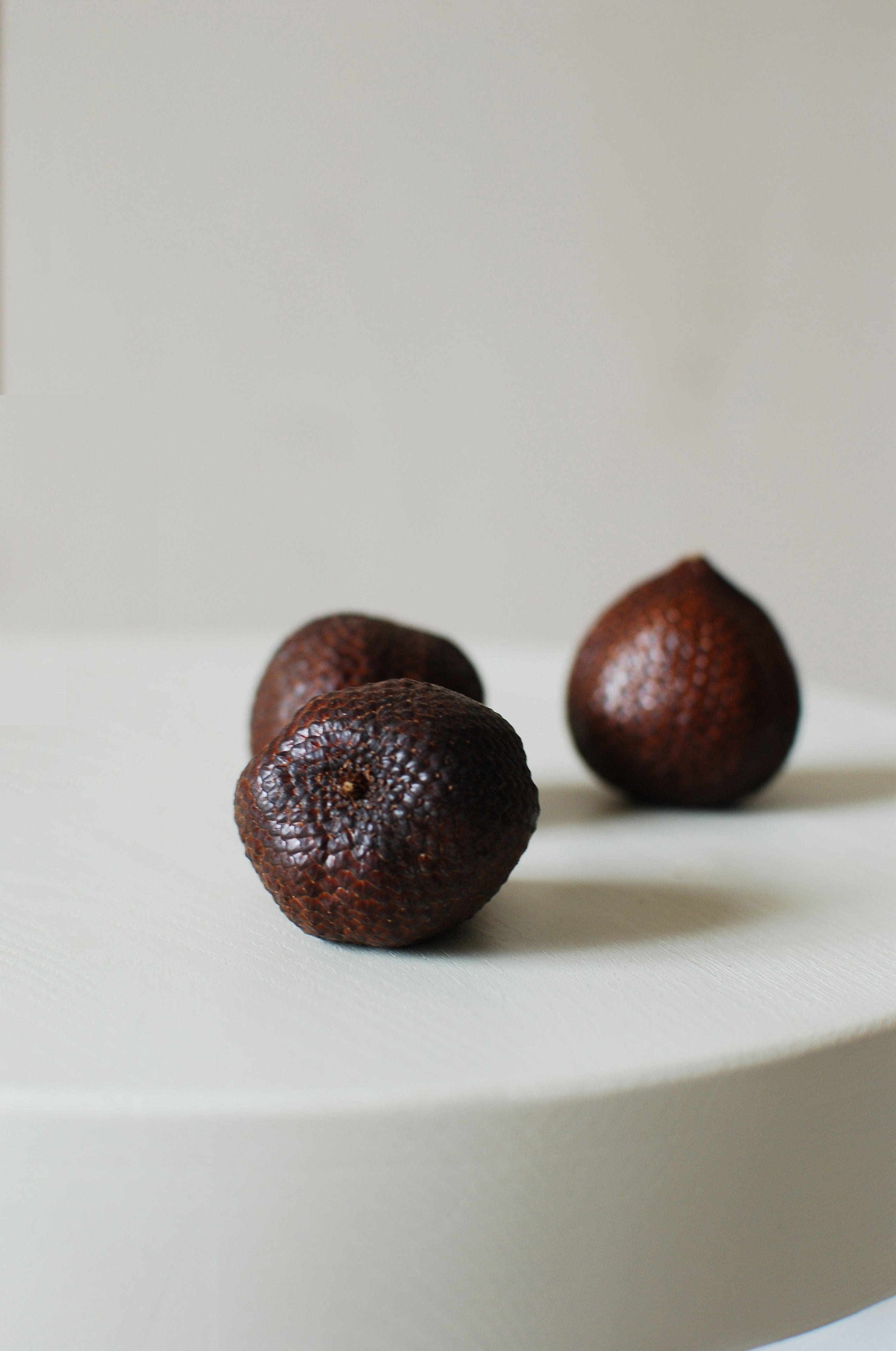 Stolik kawowy SEN drewniany Salak    Eye on Design