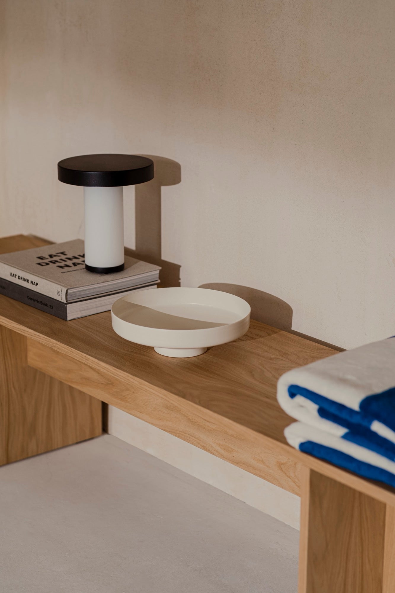 Ława HETT jasnobrązowy – styl minimalistyczny