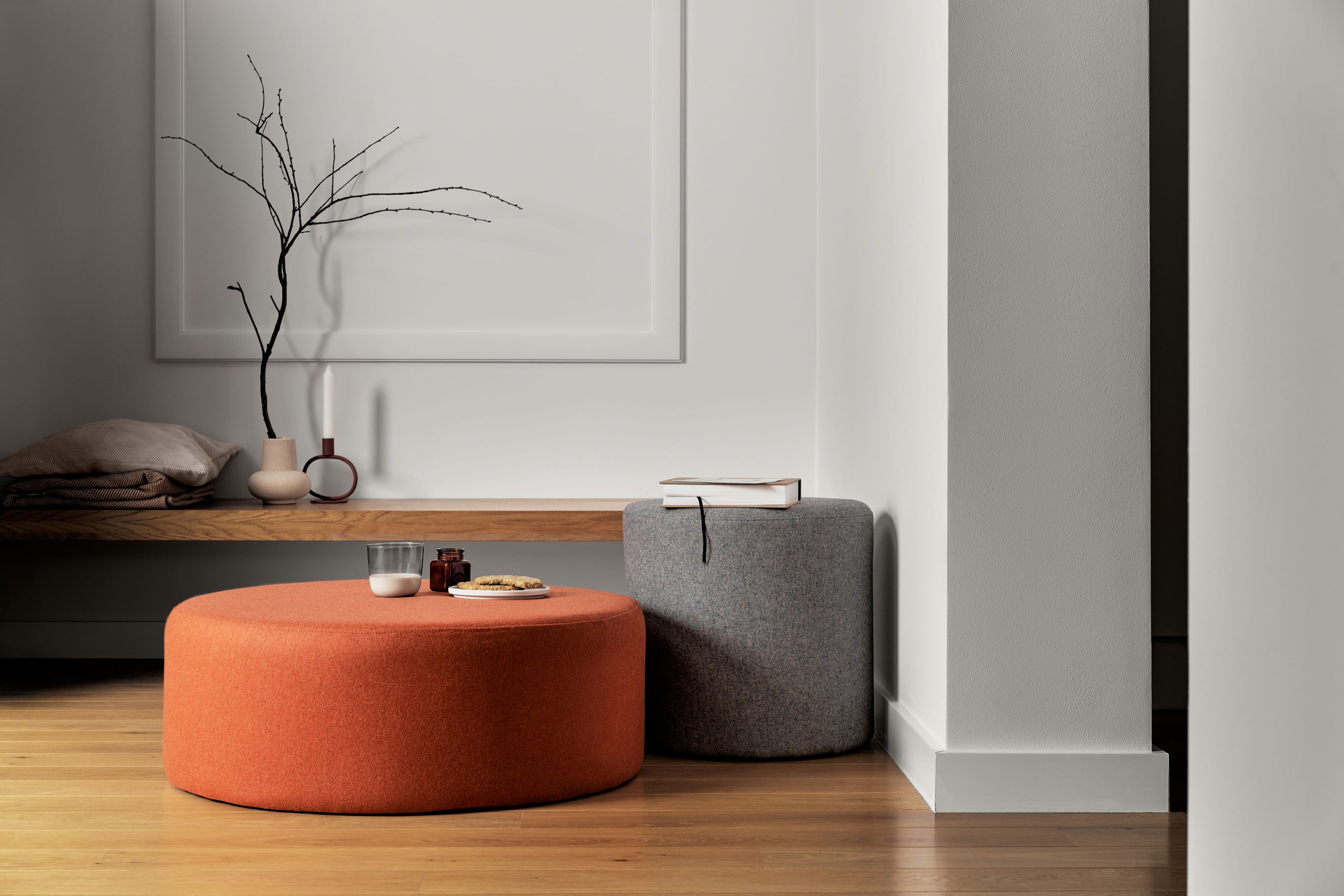 Puf szeroki FOLK niebieski okrągły do salonu
