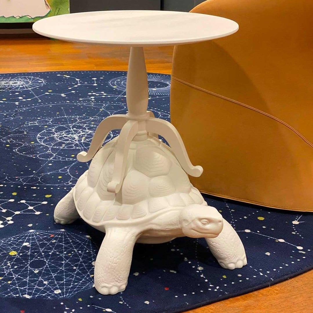 Stolik TURTLE CARRY biały Qeeboo    Eye on Design